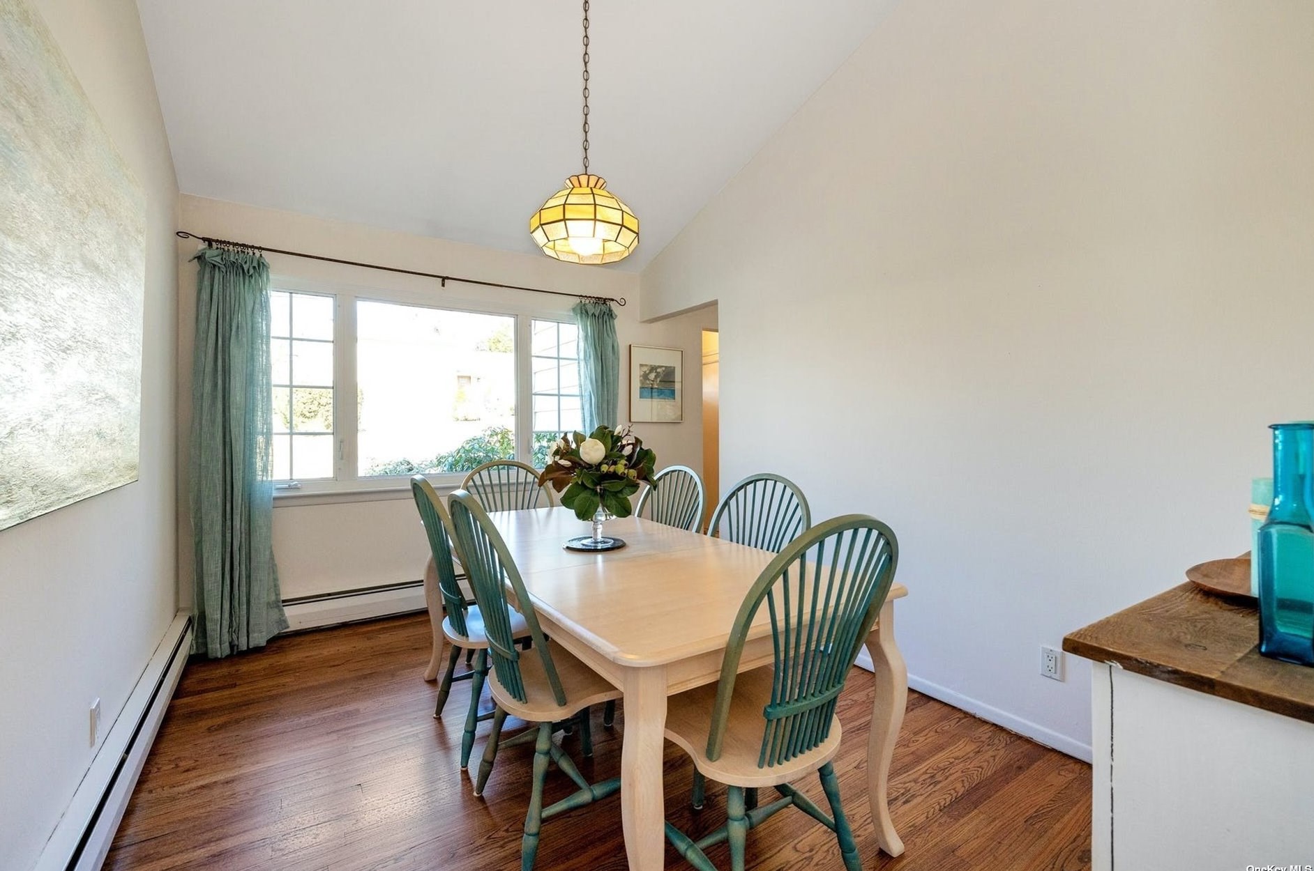 29 Essex Ct, Port Washington NY  11050-4222 exterior