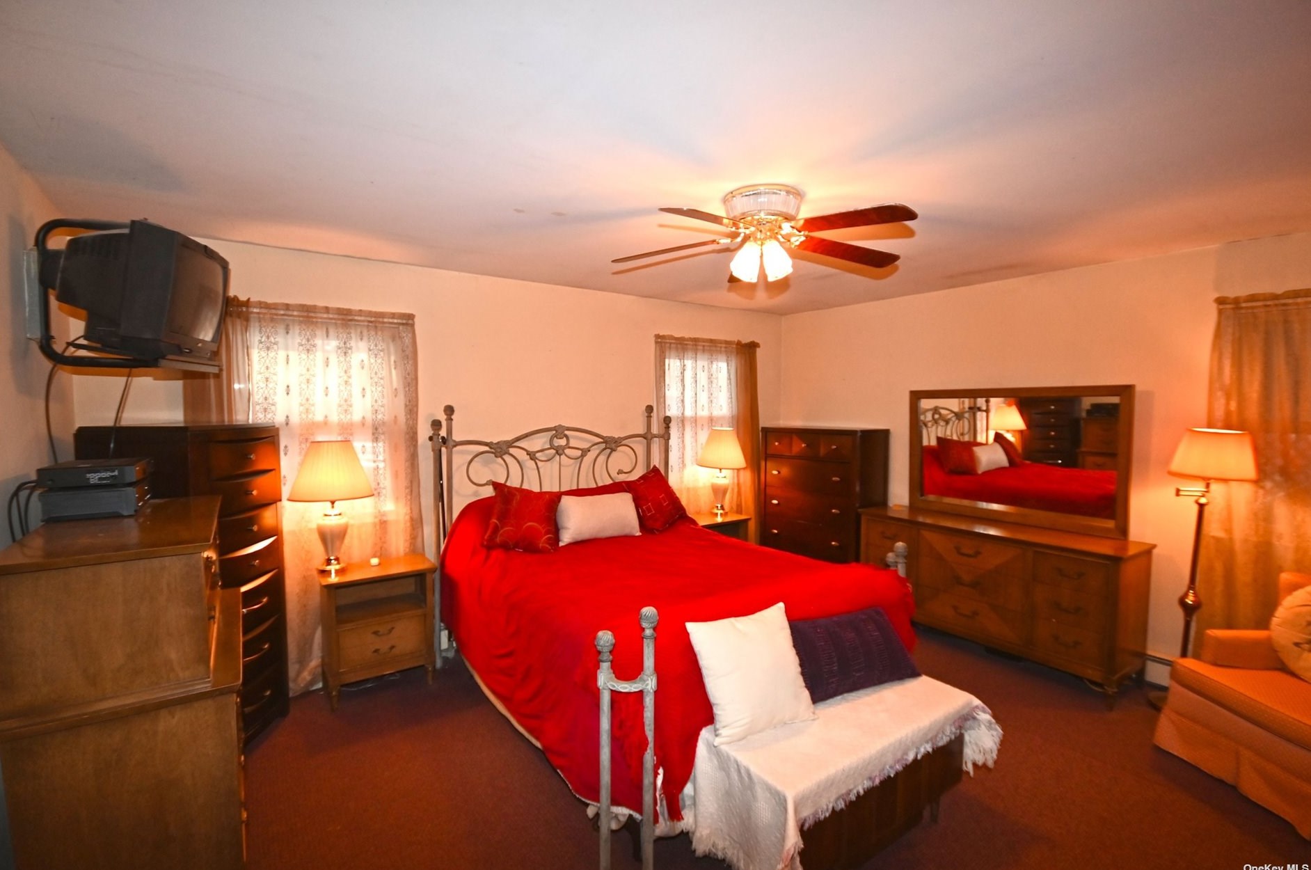 14 Oakcrest Ave, Middle Island NY  11953-1413 exterior