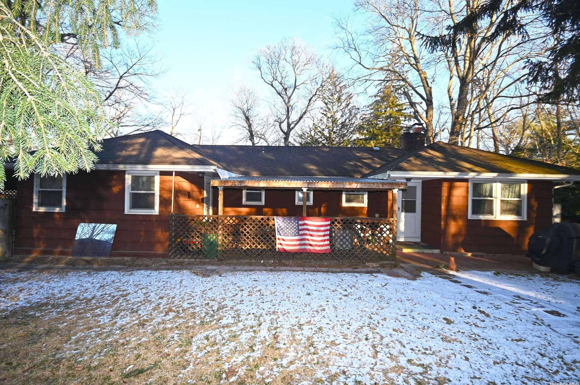 14 Oakcrest Ave, Middle Island NY  11953-1413 exterior