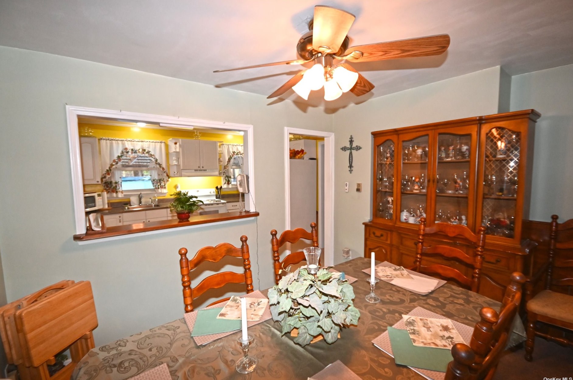 14 Oakcrest Ave, Middle Island NY  11953-1413 exterior