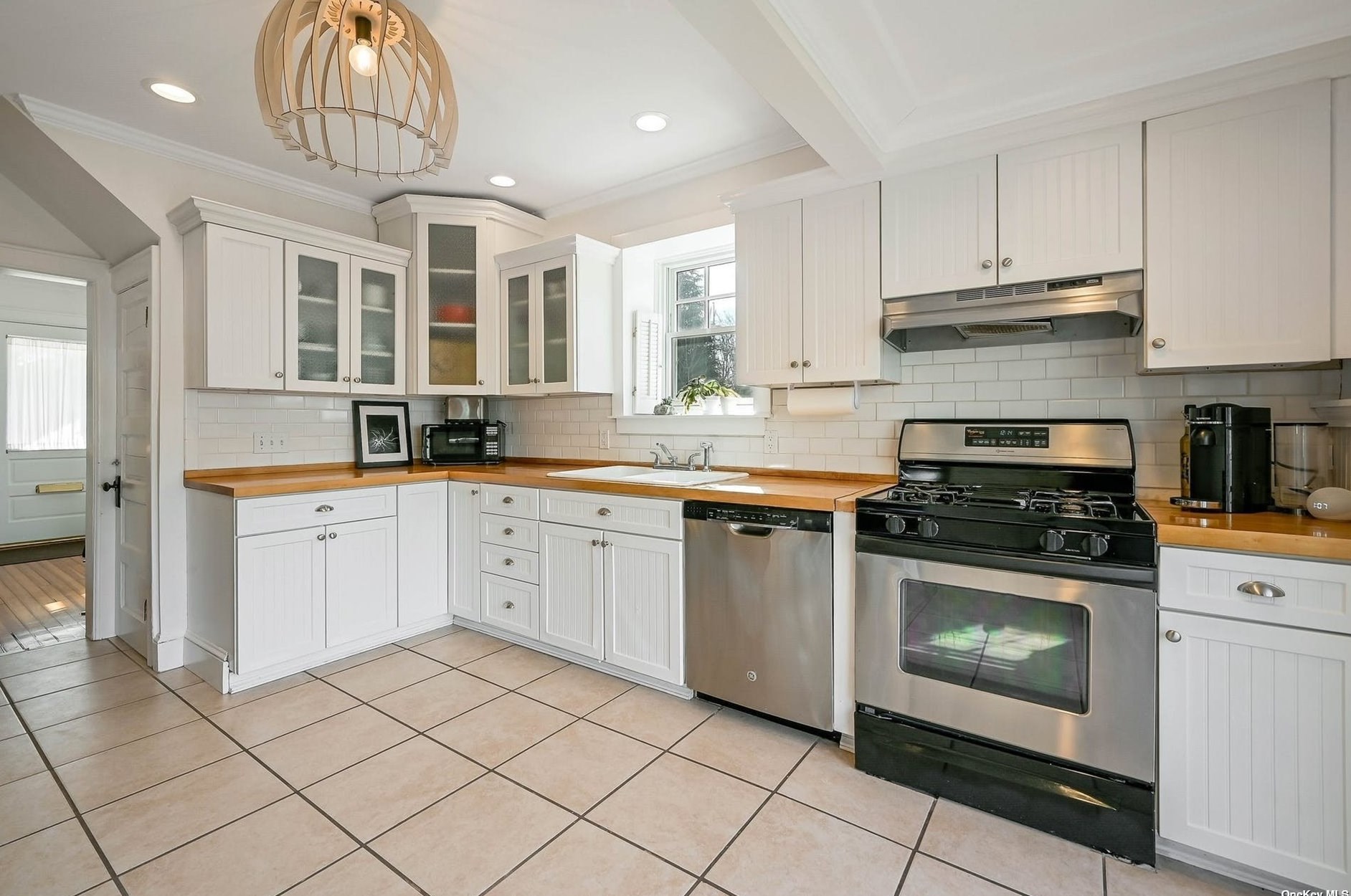 65 Main St, Hunt NY 11743-2919 exterior