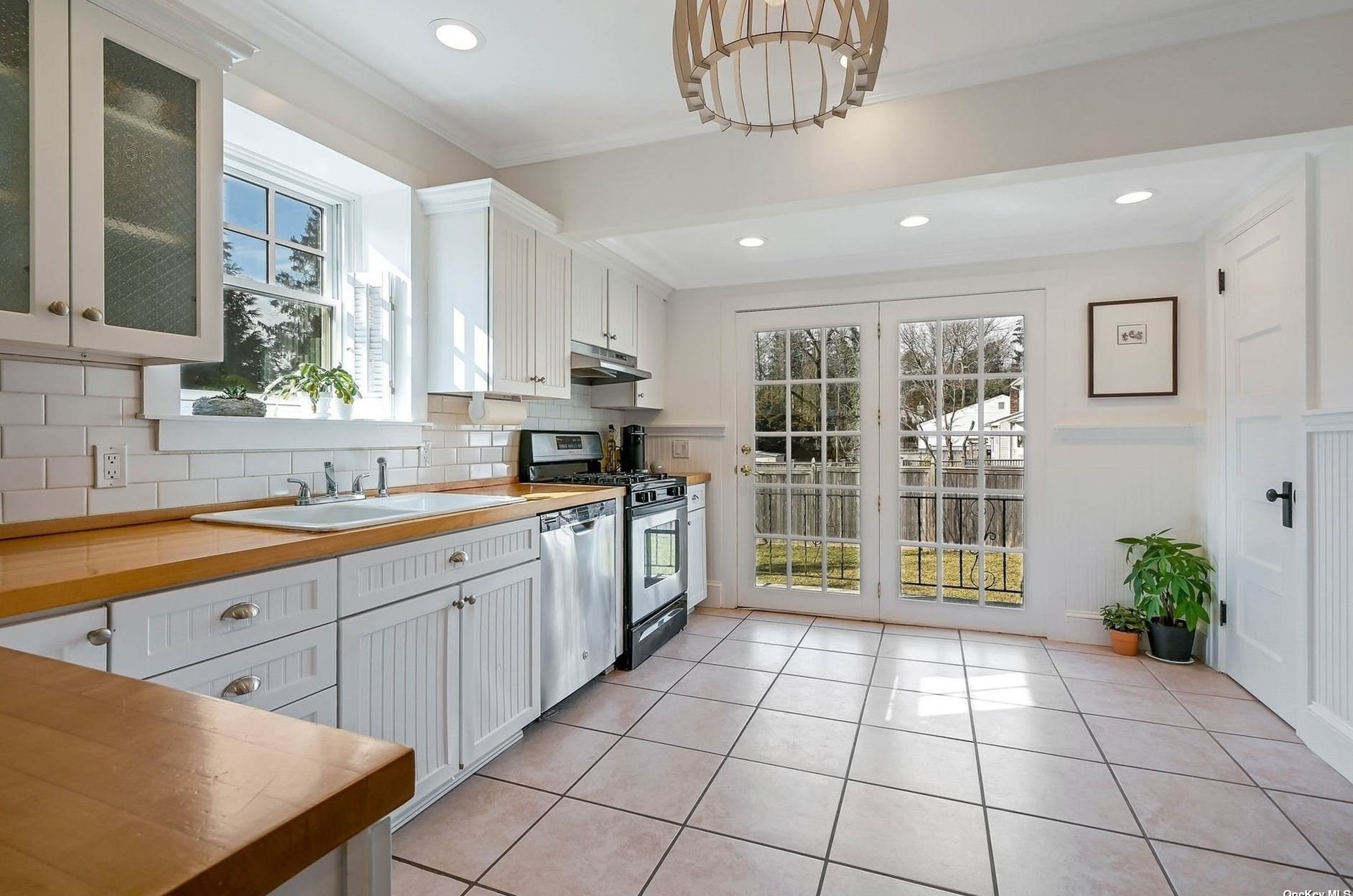 65 Main St, Hunt NY 11743-2919 exterior