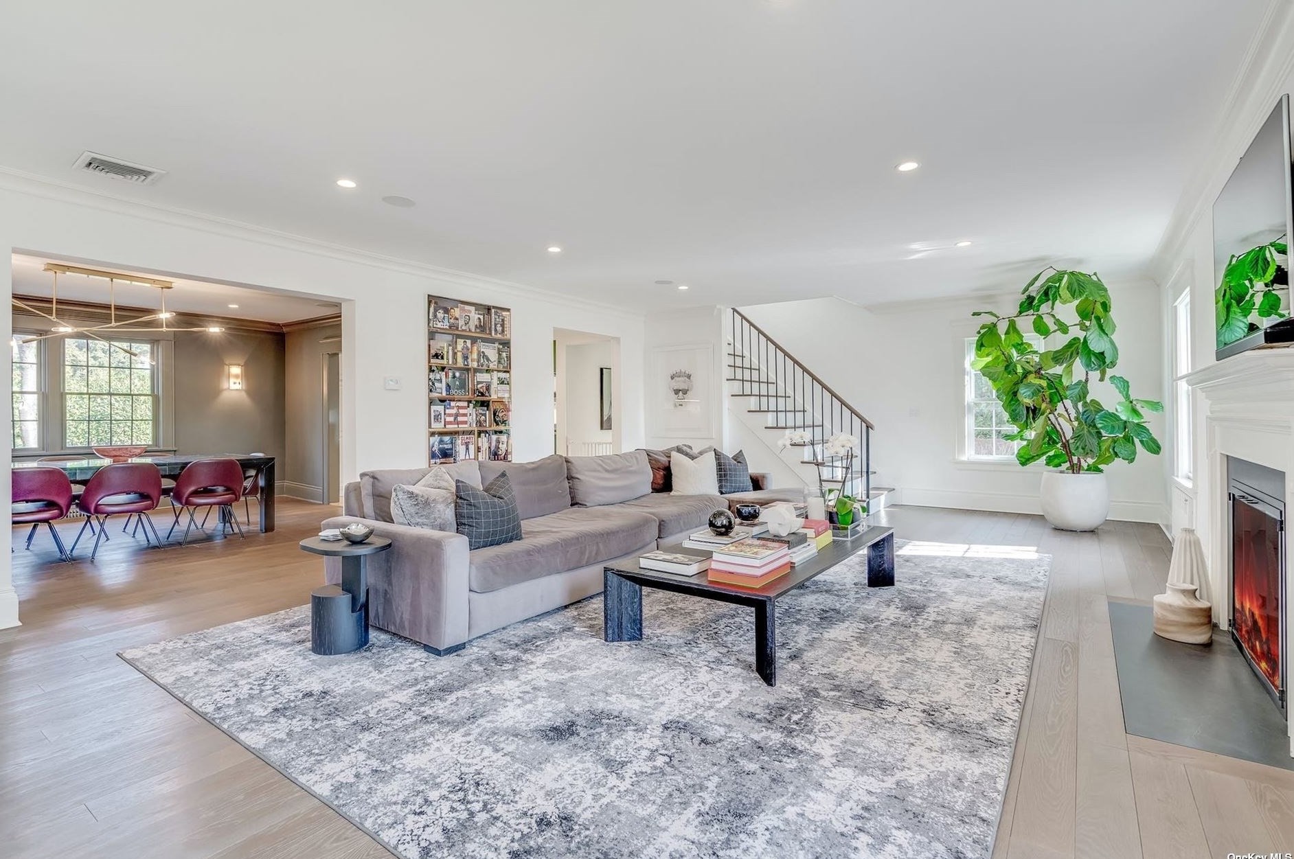 12 Overlook Dr, Port Washington NY  11050-2728 exterior