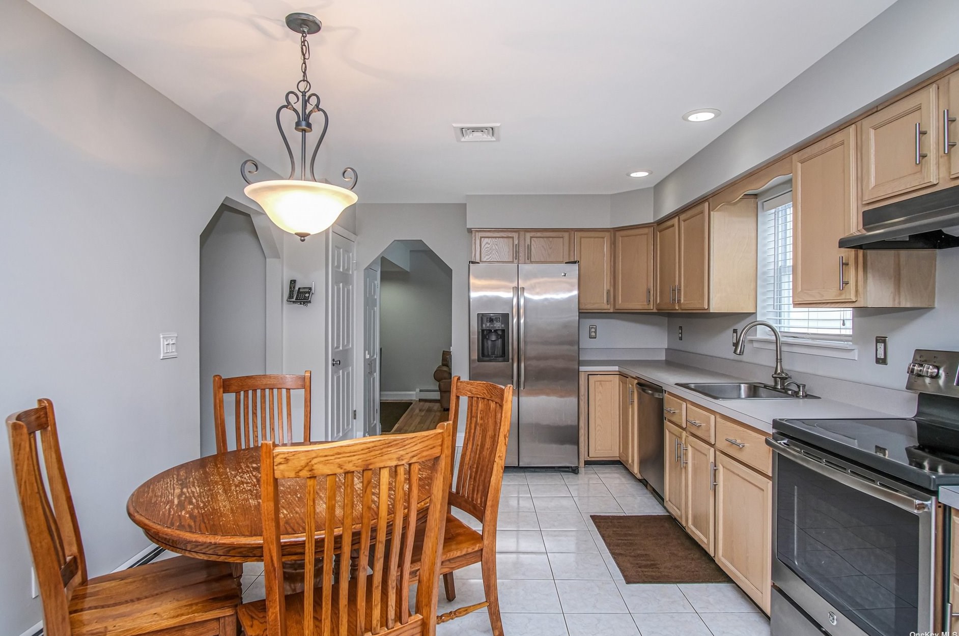 421 Birch Holw Dr, Smith Point NY 11967-1311 exterior