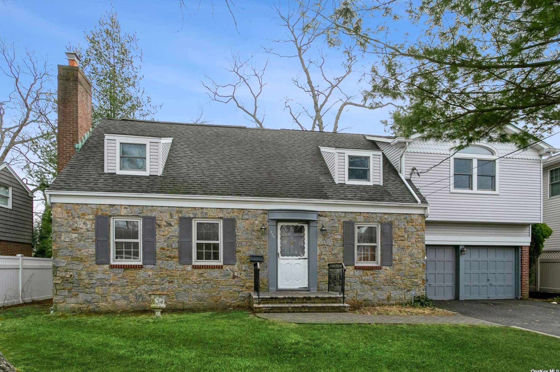 206 Woodbine Ave, North Merrick NY 11566-3130 exterior