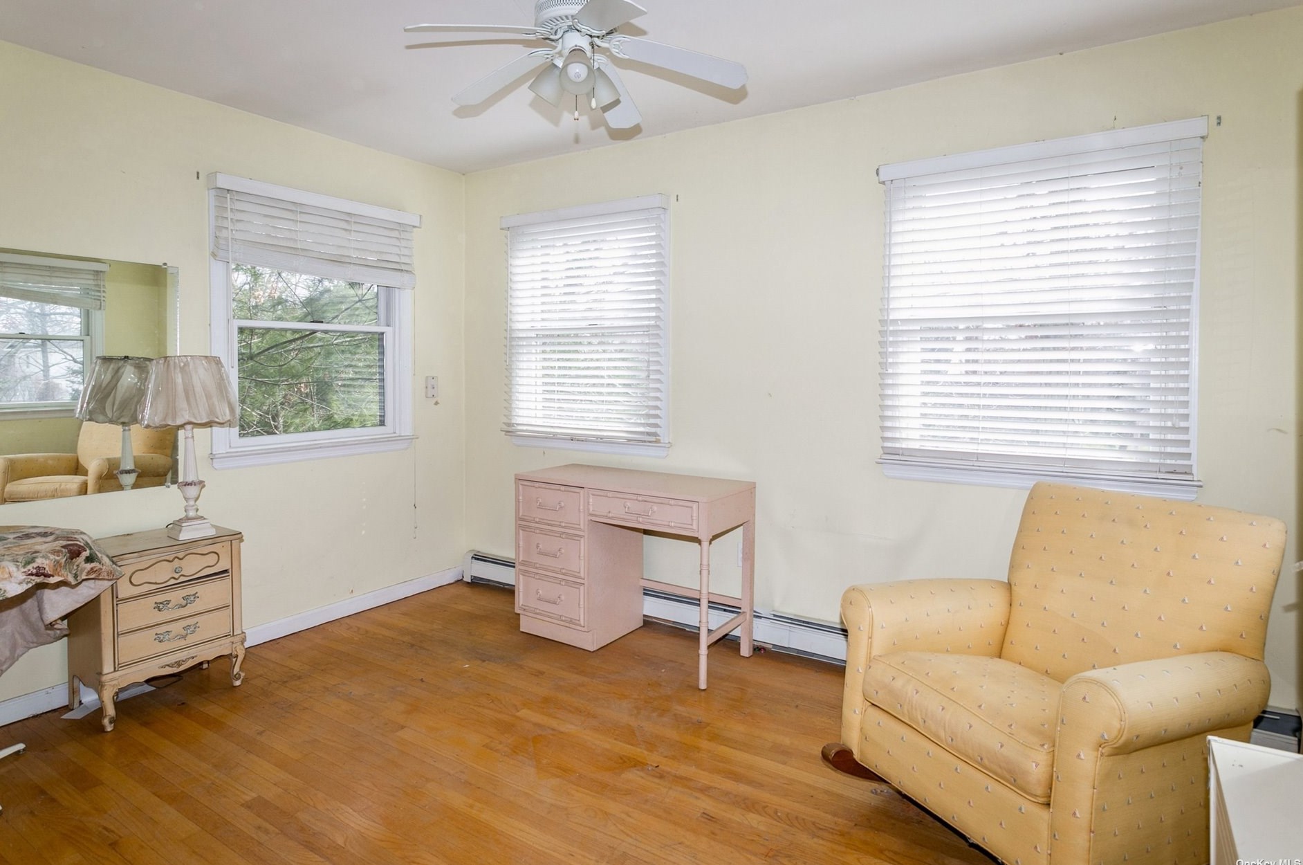 206 Woodbine Ave, North Merrick NY 11566-3130 exterior