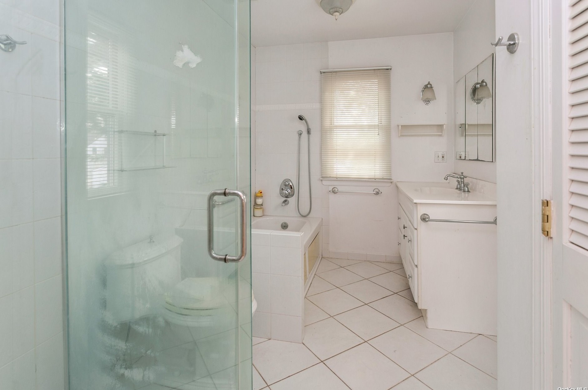 206 Woodbine Ave, North Merrick NY 11566-3130 exterior