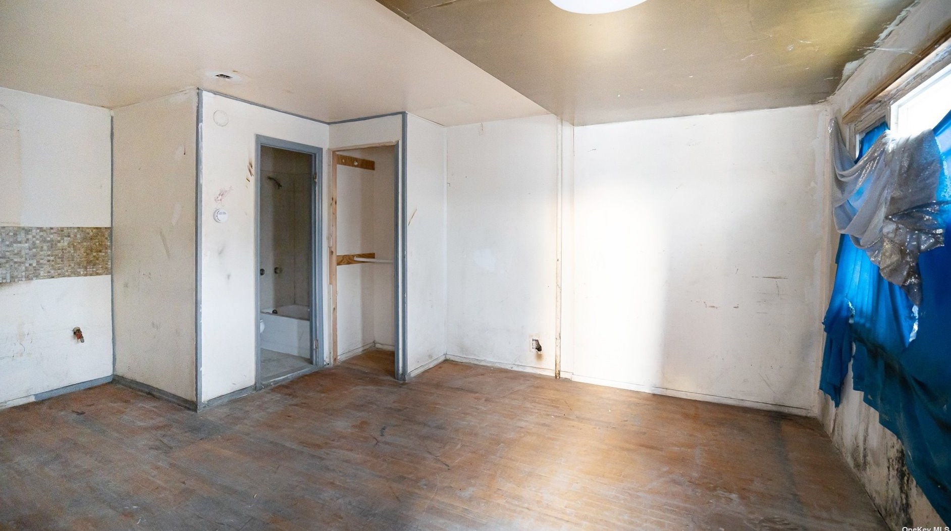 595 Glenmore Ave, Brooklyn NY  11207-3711 exterior