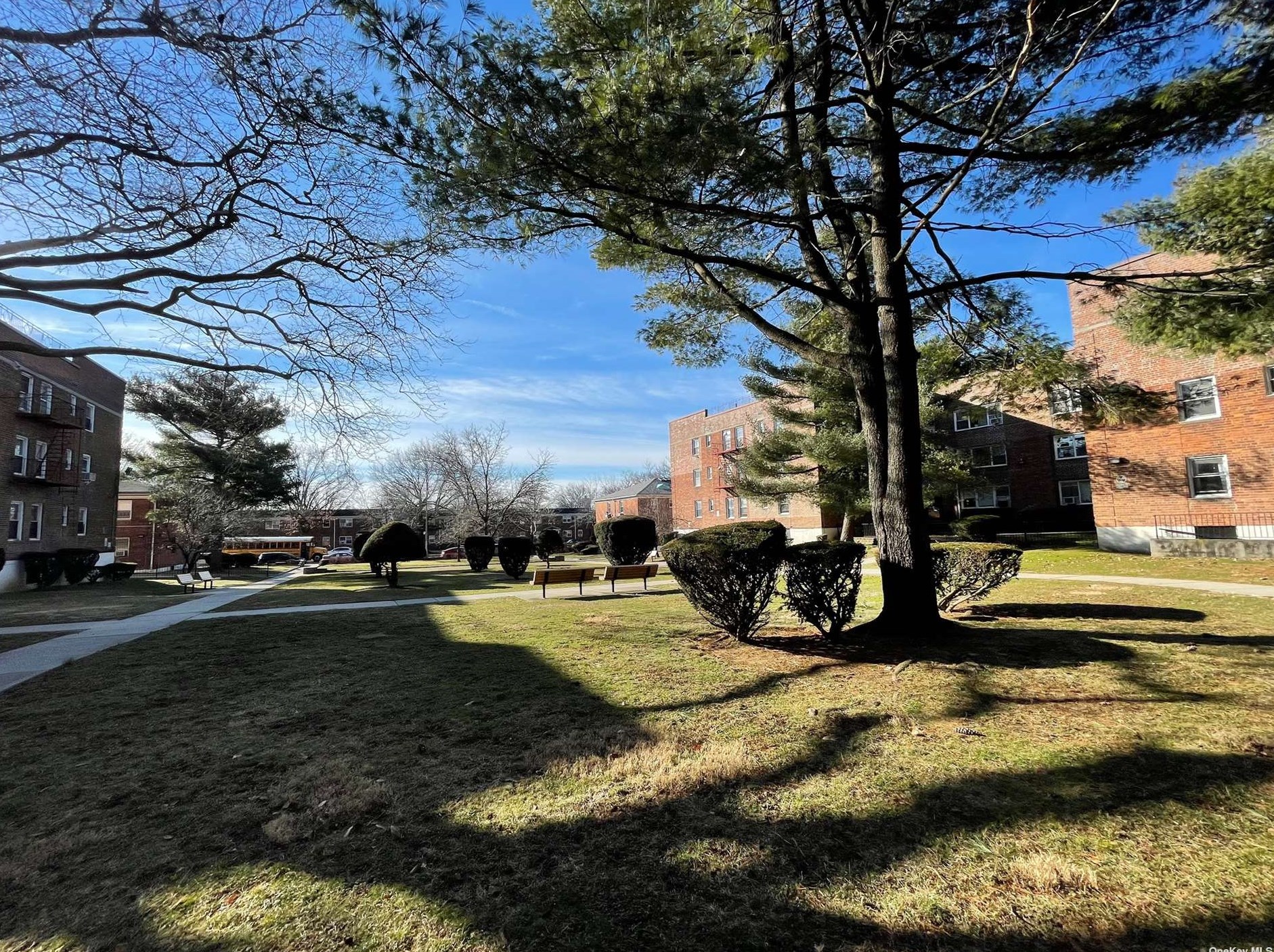 138-35 Jewel Ave, Flushing NY 11367 exterior