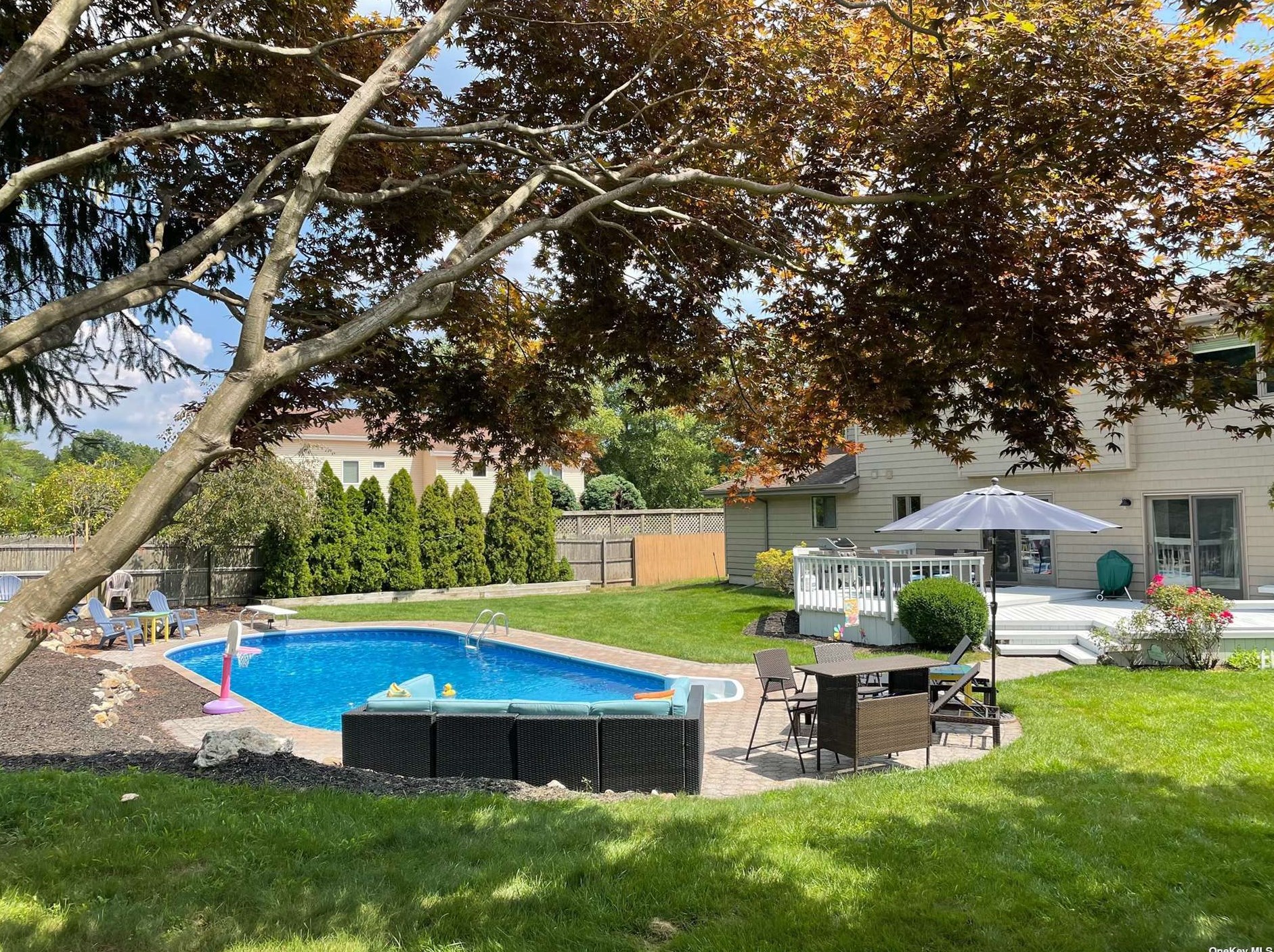 34 Fleetwood Rd, Commack NY 11725-1755 exterior