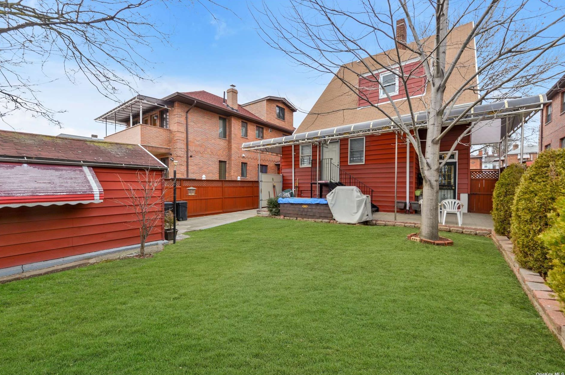 147-42 Elm Ave, Flushing NY 11355-1705 exterior