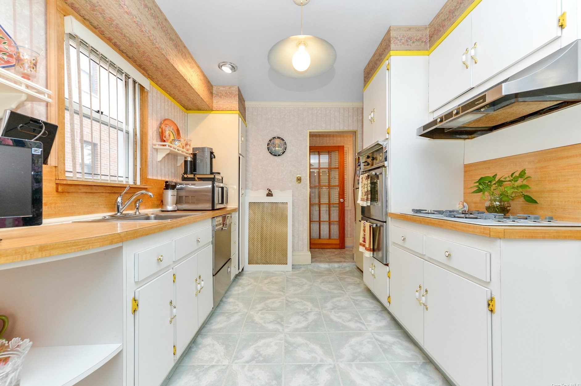 147-42 Elm Ave, Flushing NY 11355-1705 exterior