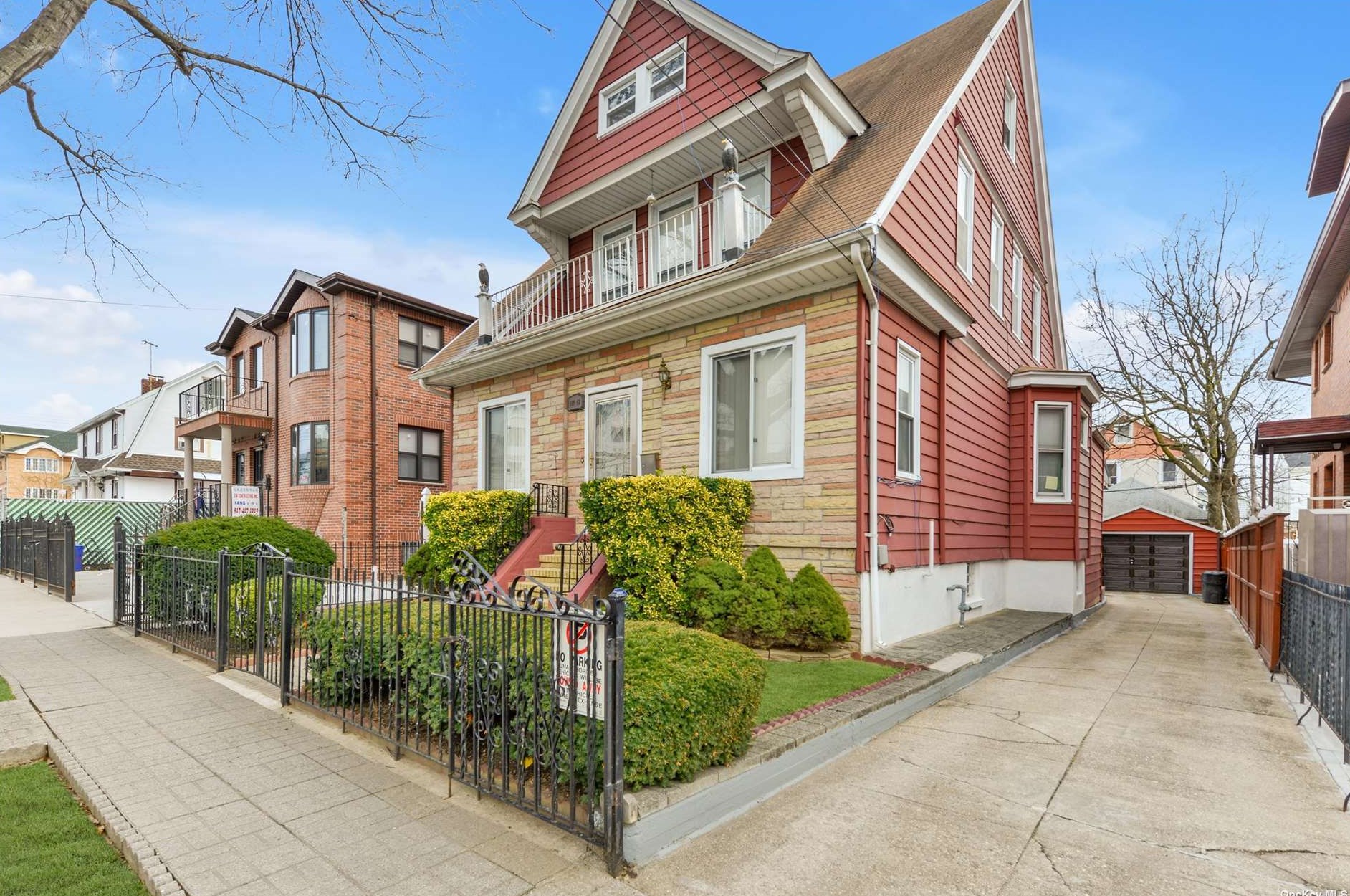 147-42 Elm Ave, Flushing NY 11355-1705 exterior