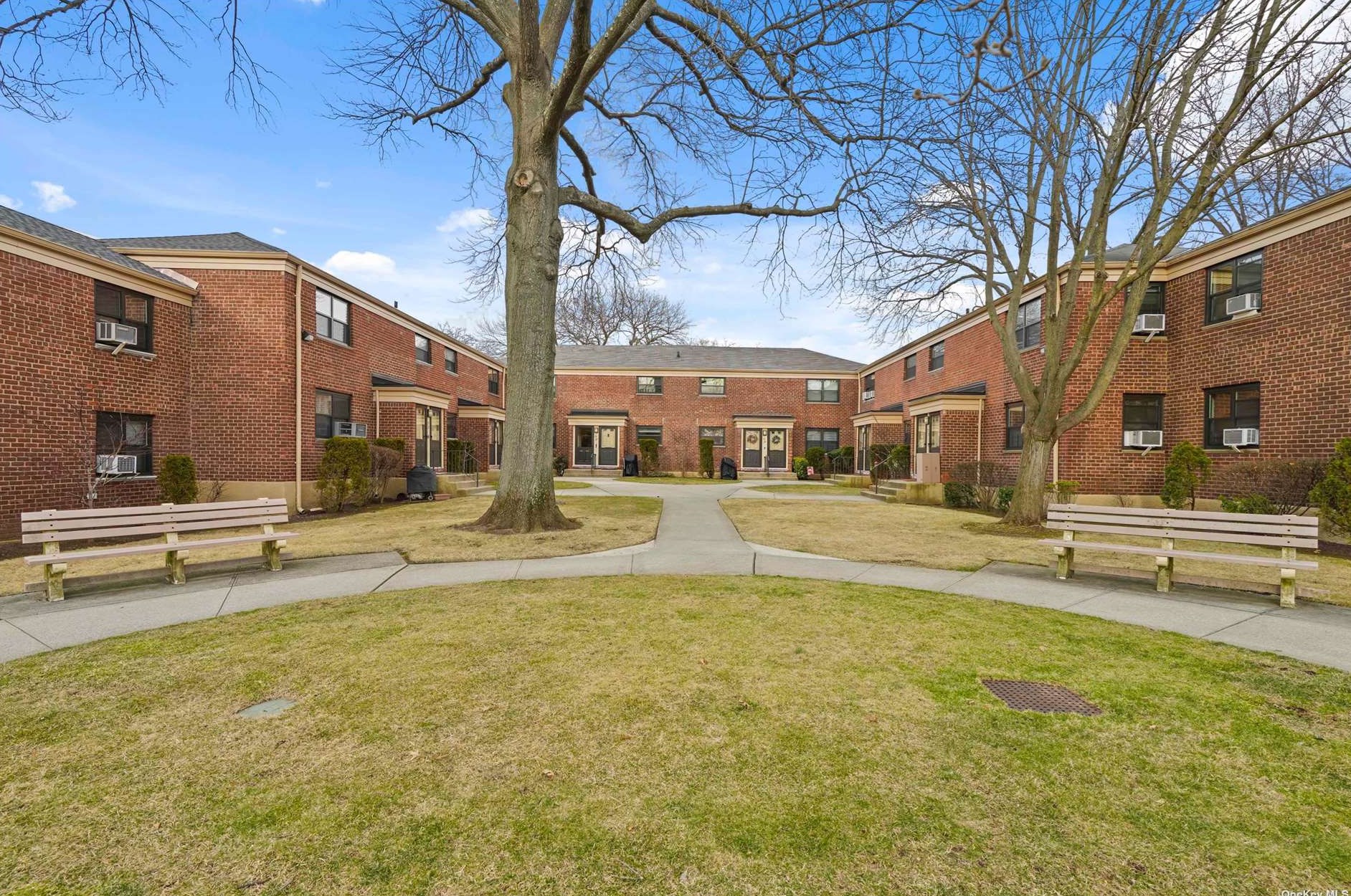 73-33 220th St, Flushing NY 11364-2345 exterior