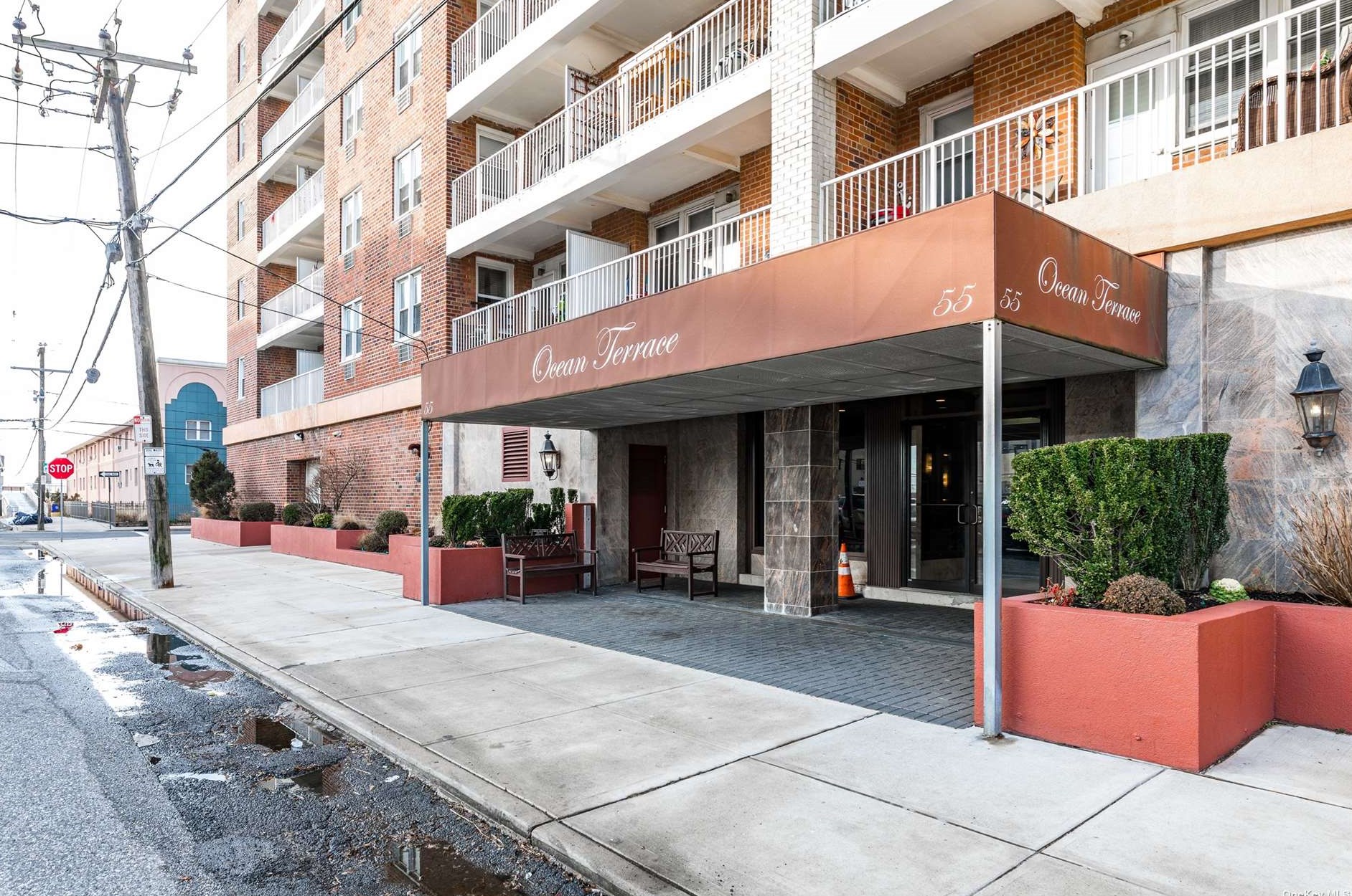 55 Monroe Blvd, East Atlantic Beach NY  11561-4333 exterior