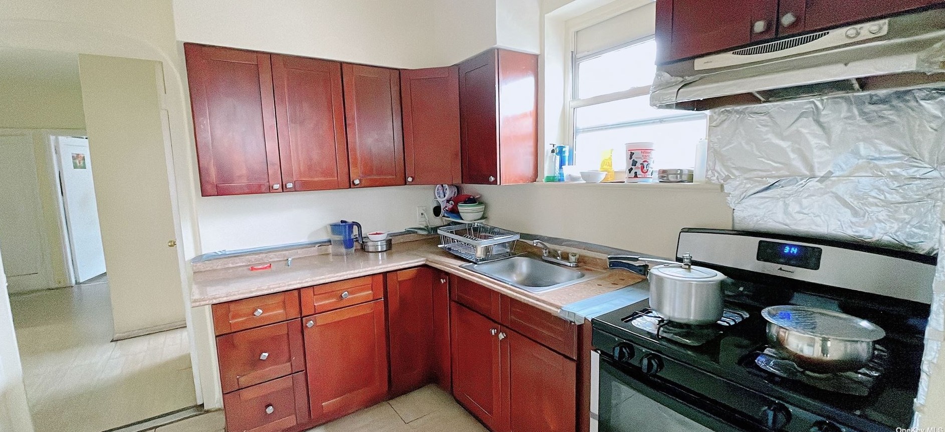 7402 Woodside Ave, Flushing NY 11377-3437 exterior