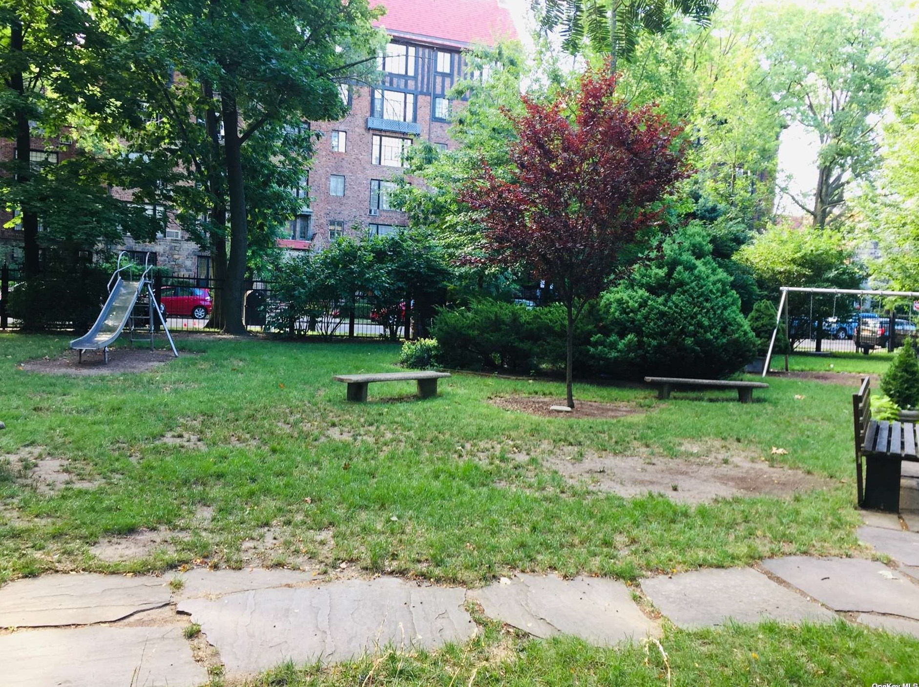 6 Burns St, Flushing NY 11375-5281 exterior