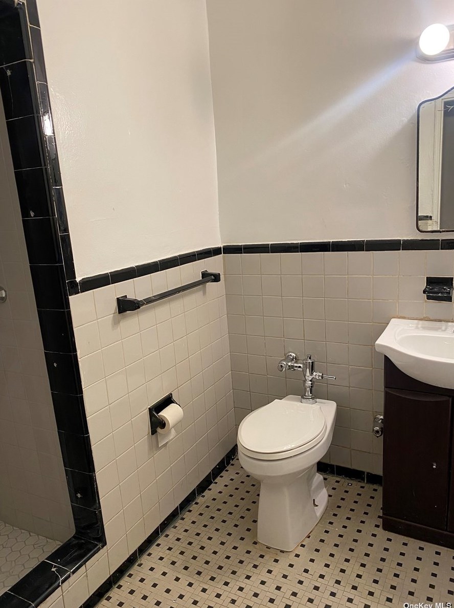 6960 108th St, Flushing NY  11375-4323 exterior