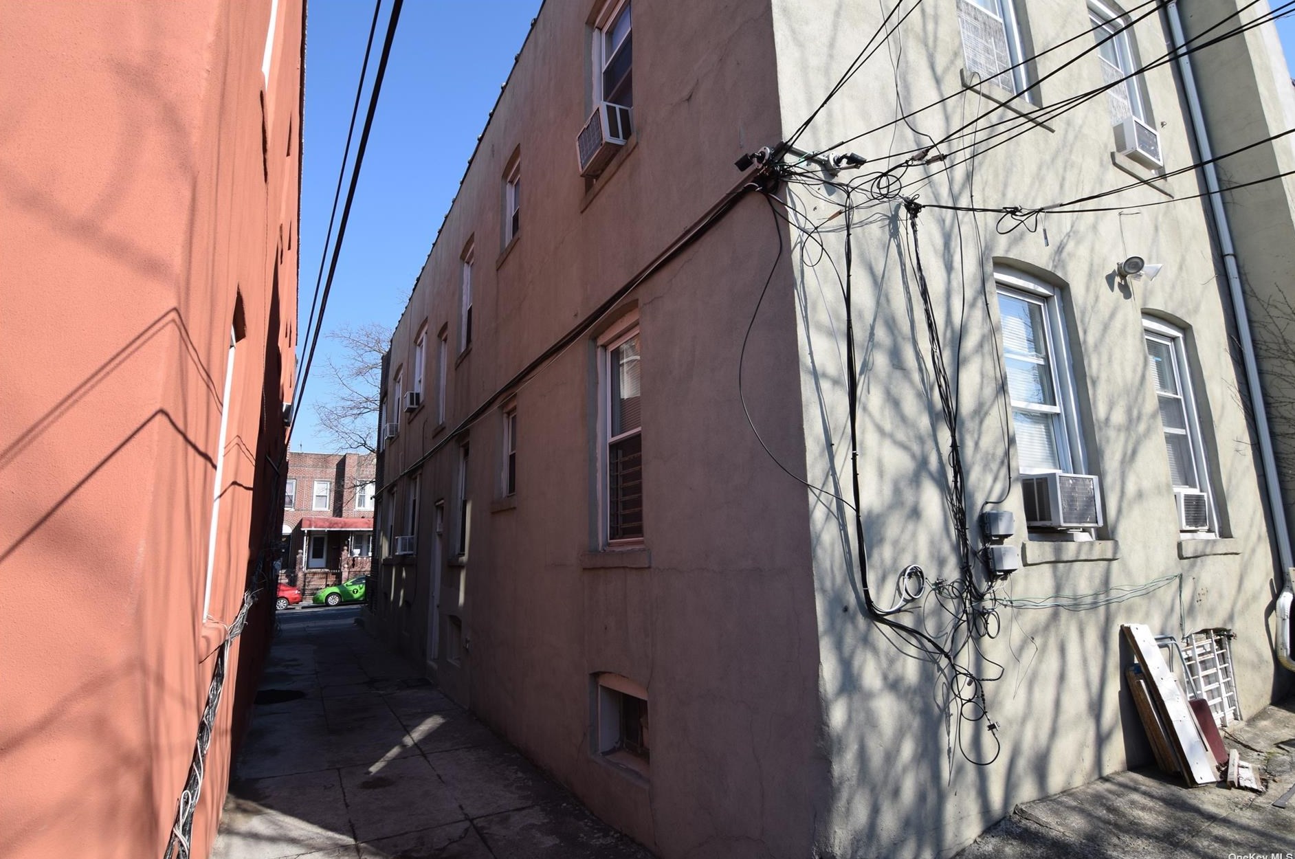 32 81st St, Flushing NY  11370-1320 exterior