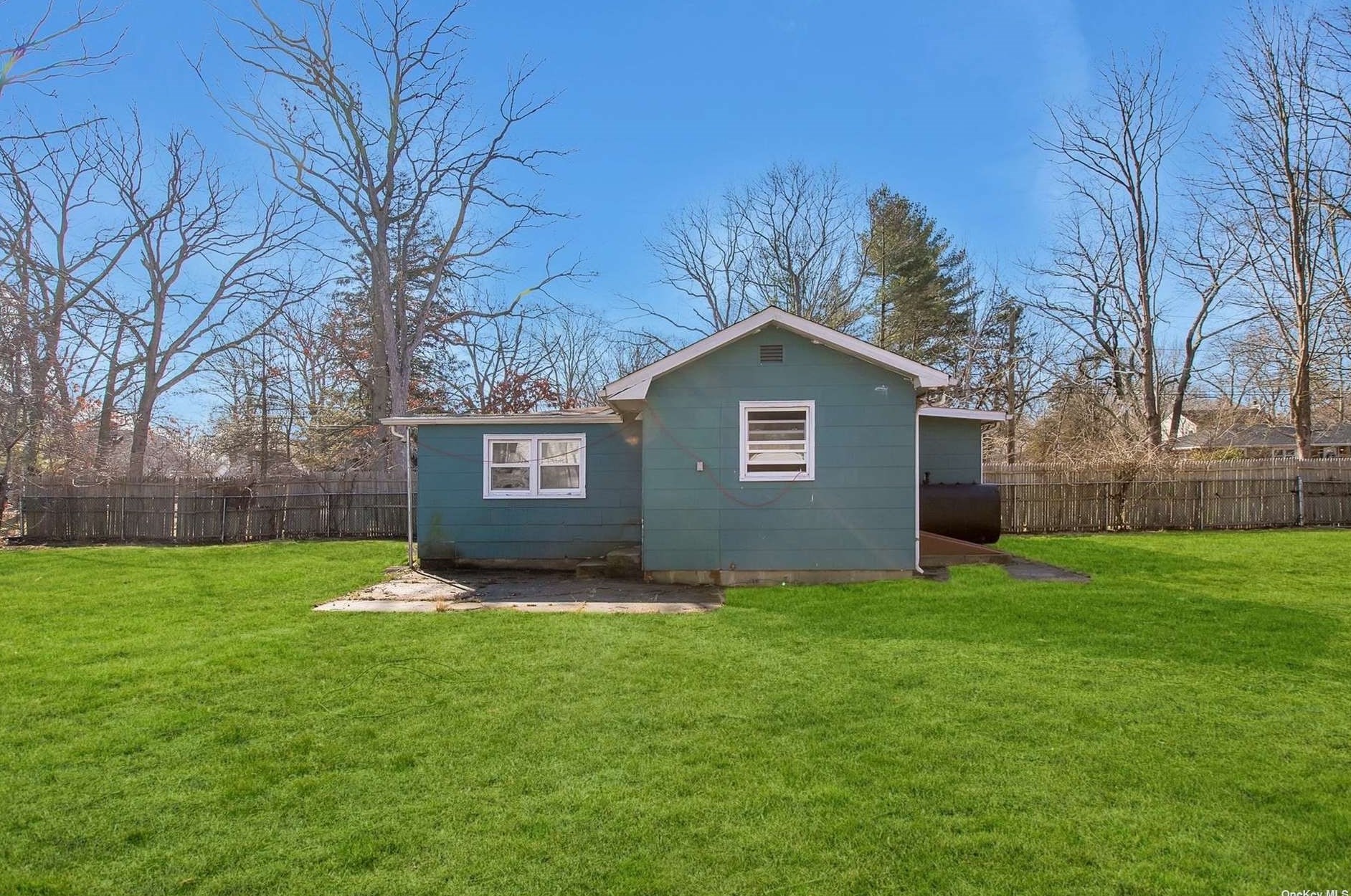 11 Clymer Pl, Manor Park NY  11950-2701 exterior