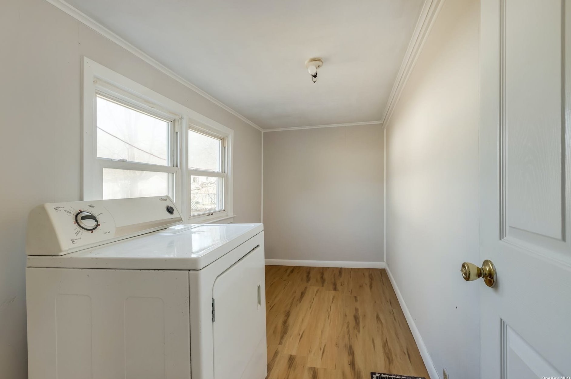 11 Clymer Pl, Manor Park NY  11950-2701 exterior