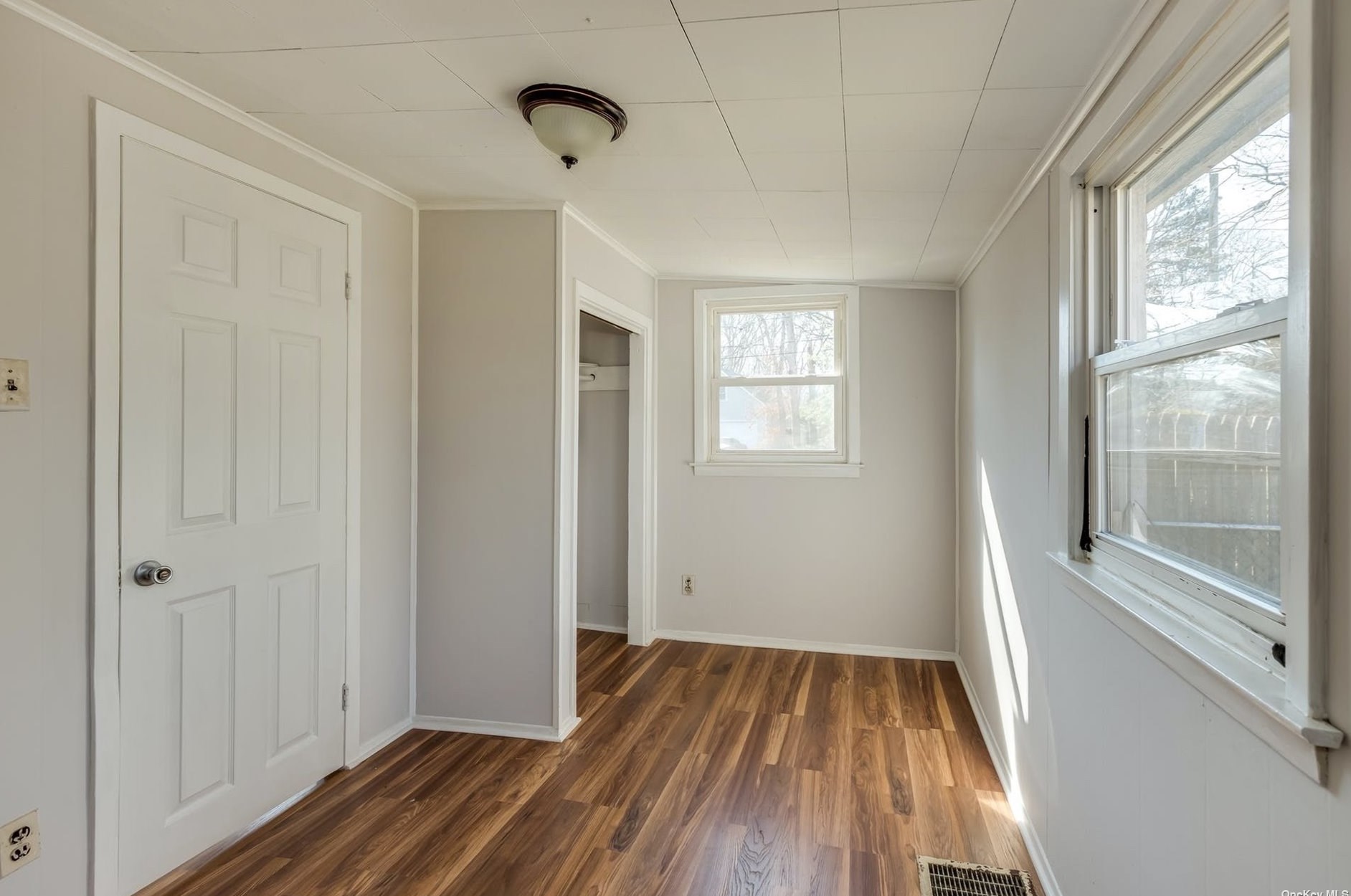 11 Clymer Pl, Manor Park NY  11950-2701 exterior