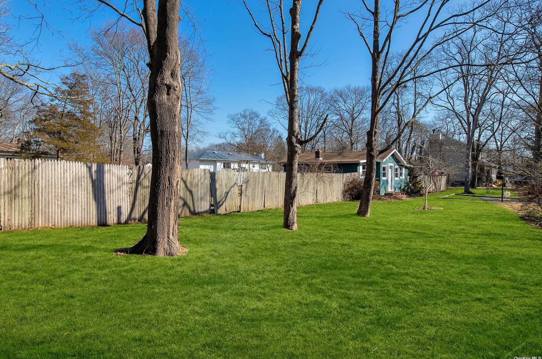 11 Clymer Pl, Manor Park NY  11950-2701 exterior