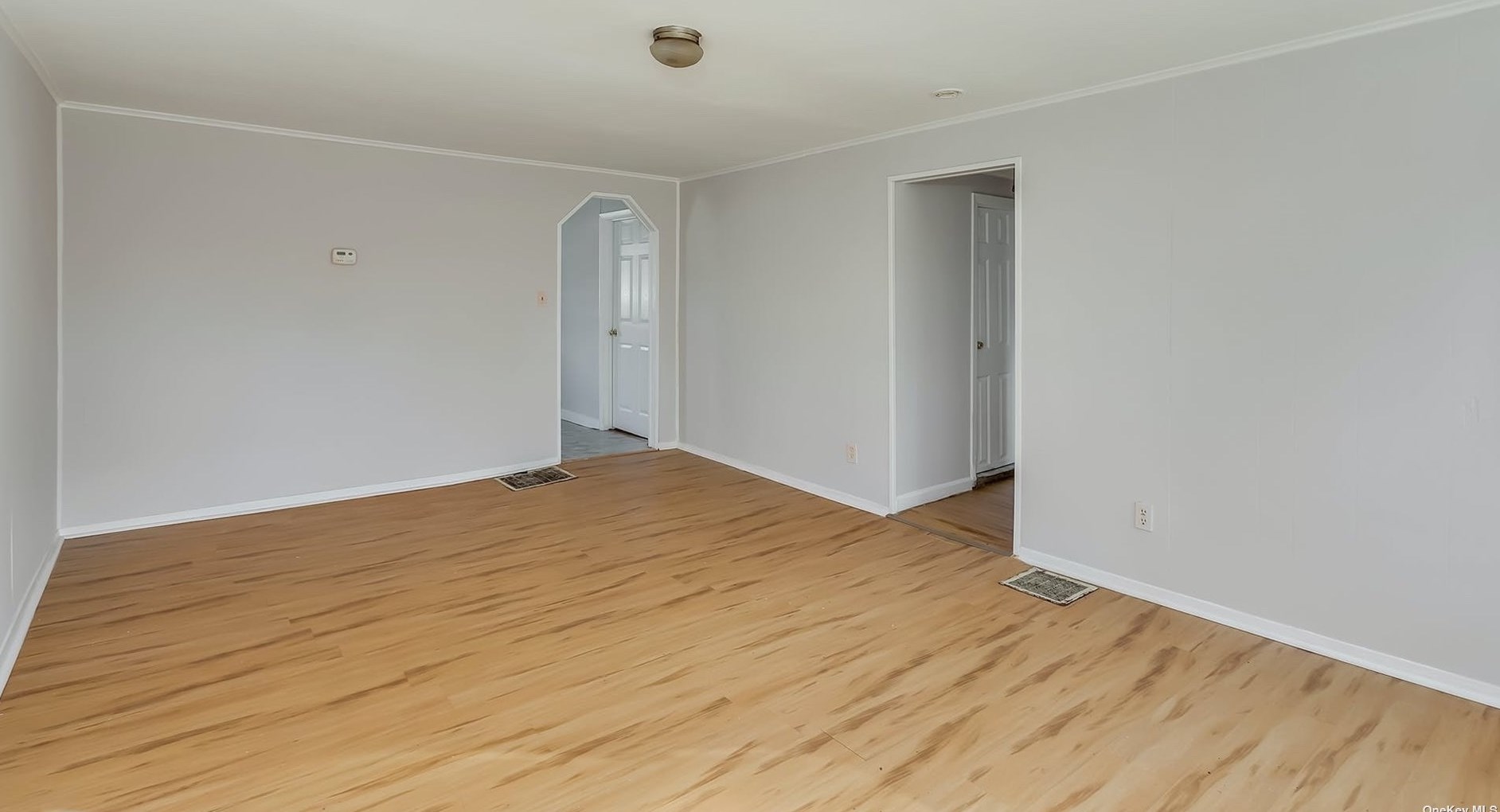 11 Clymer Pl, Manor Park NY  11950-2701 exterior