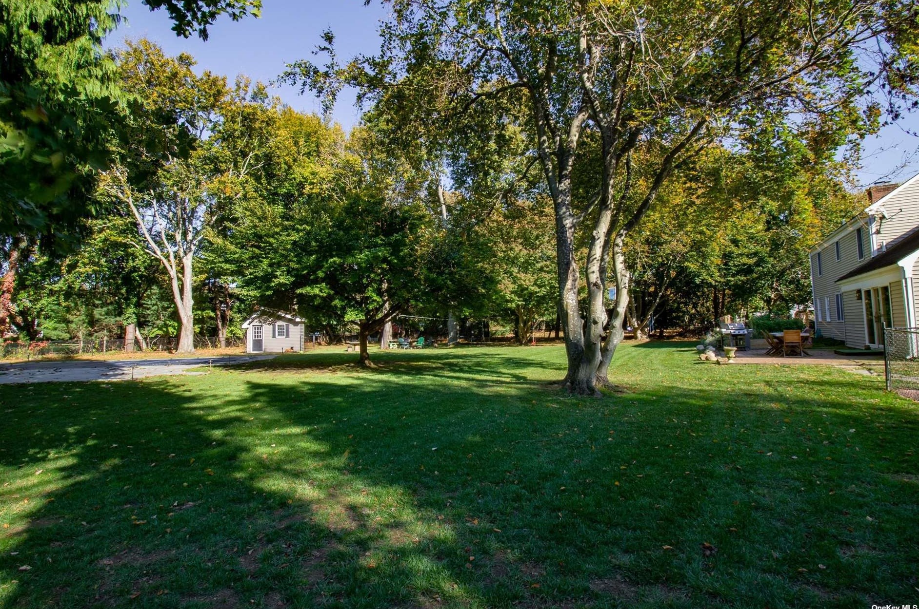 6082 Country Rd, Wildwood NY  11792-1624 exterior