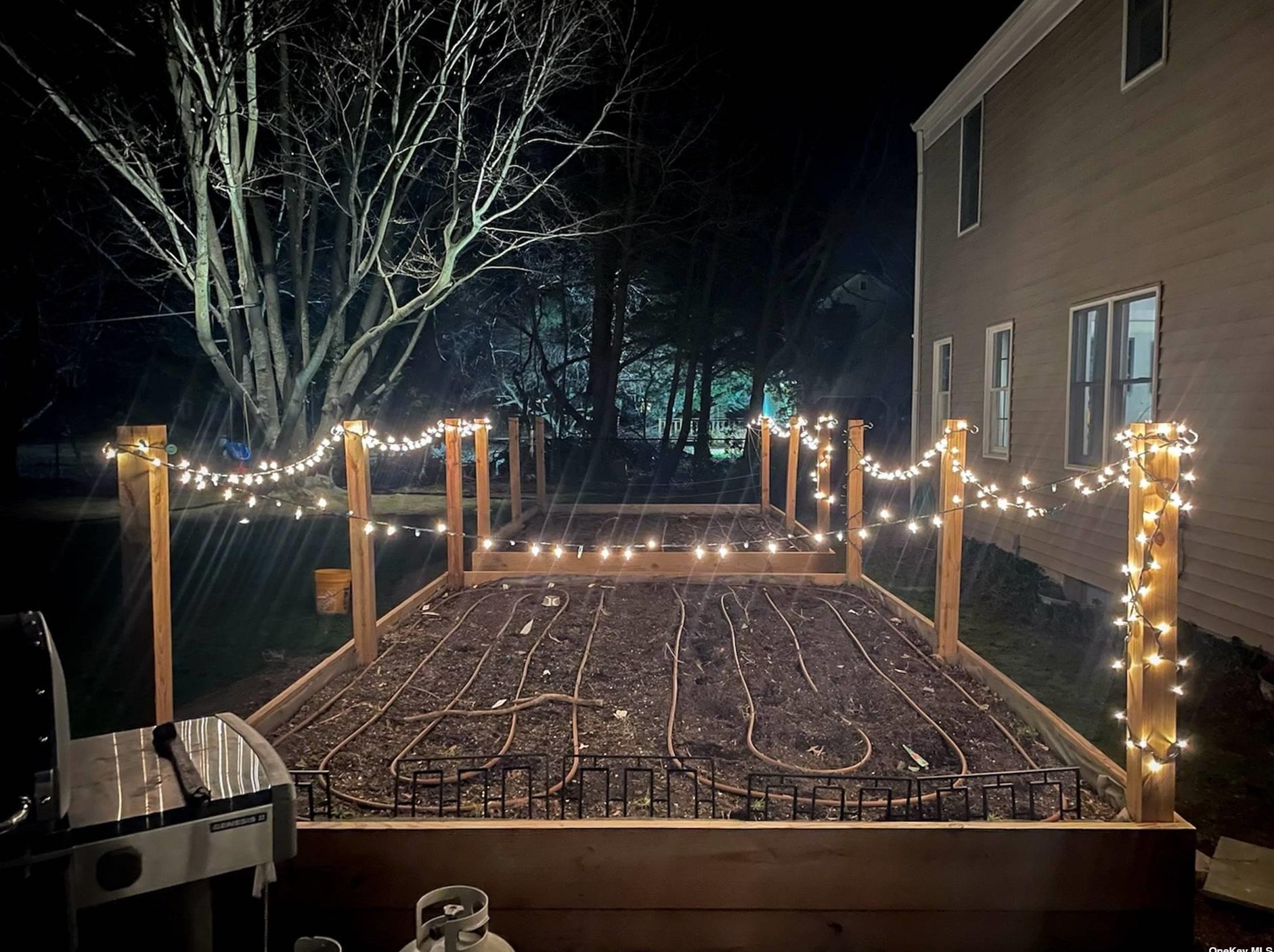 6082 Country Rd, Wildwood NY  11792-1624 exterior