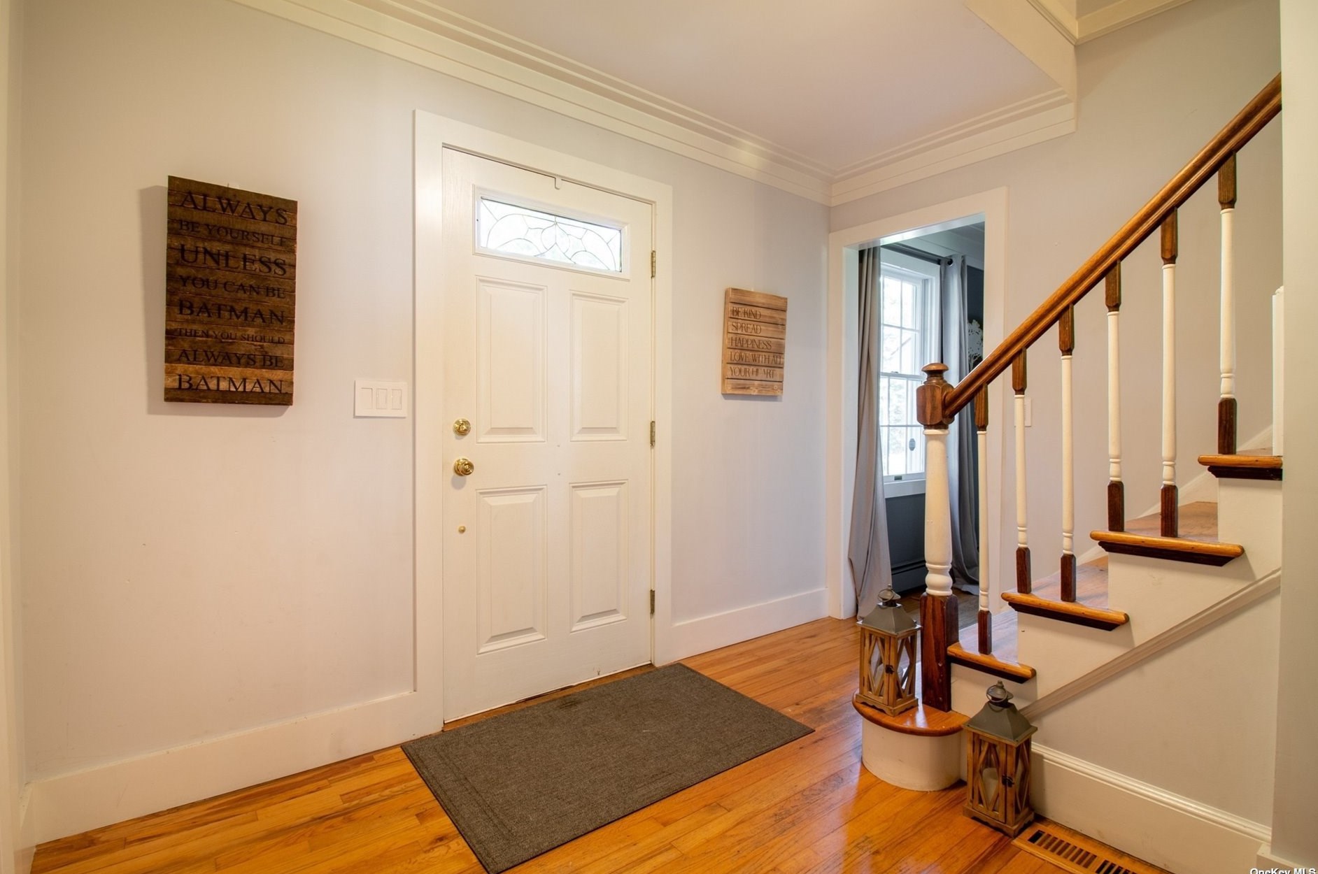 6082 Country Rd, Wildwood NY  11792-1624 exterior