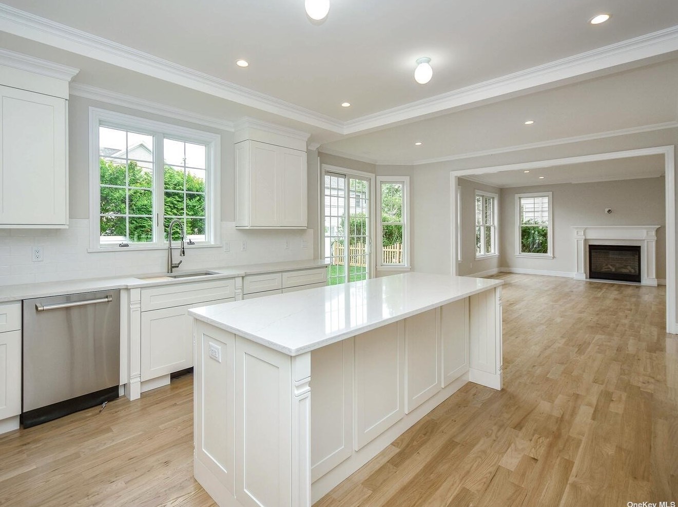 131 Cow Neck Rd, Port Washington NY  11050-1143 exterior
