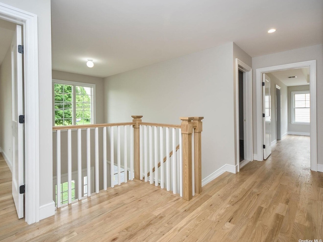 131 Cow Neck Rd, Port Washington NY  11050-1143 exterior