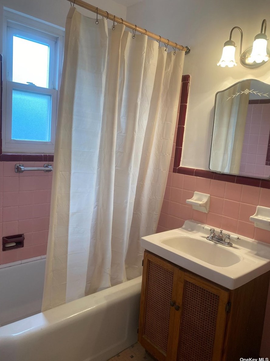 137-14 Booth Memorial Ave, Flushing NY exterior