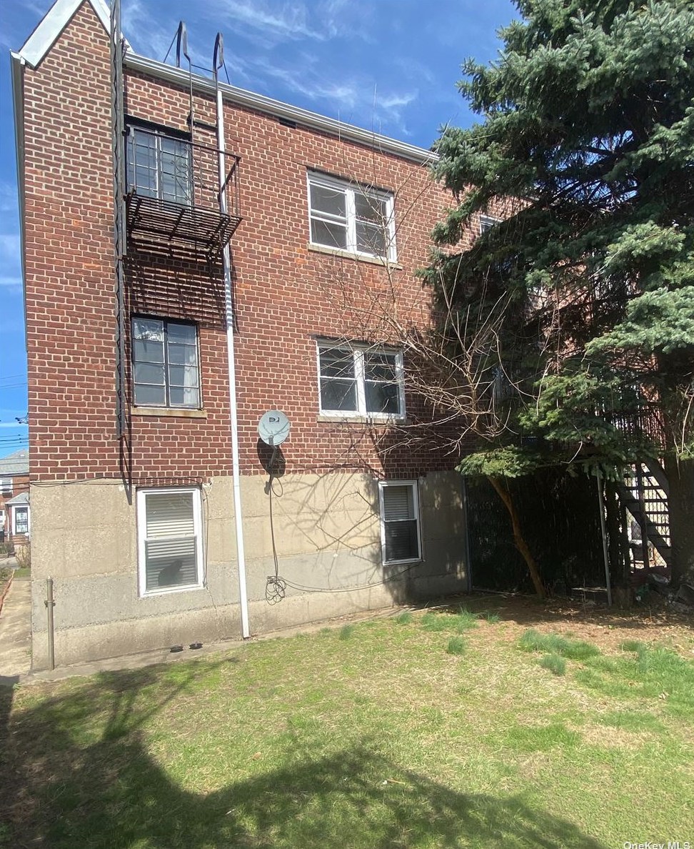 137-14 Booth Memorial Ave, Flushing NY exterior