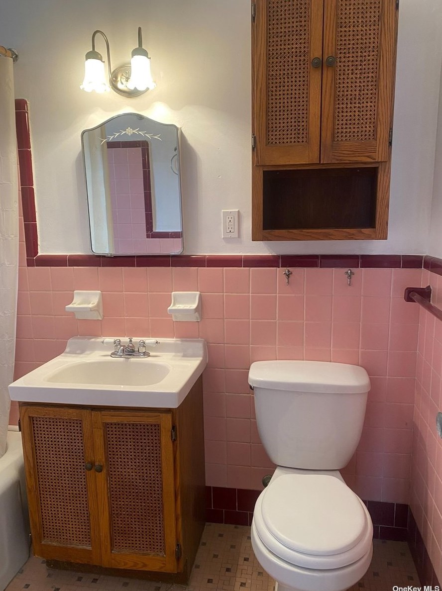 137-14 Booth Memorial Ave, Flushing NY exterior