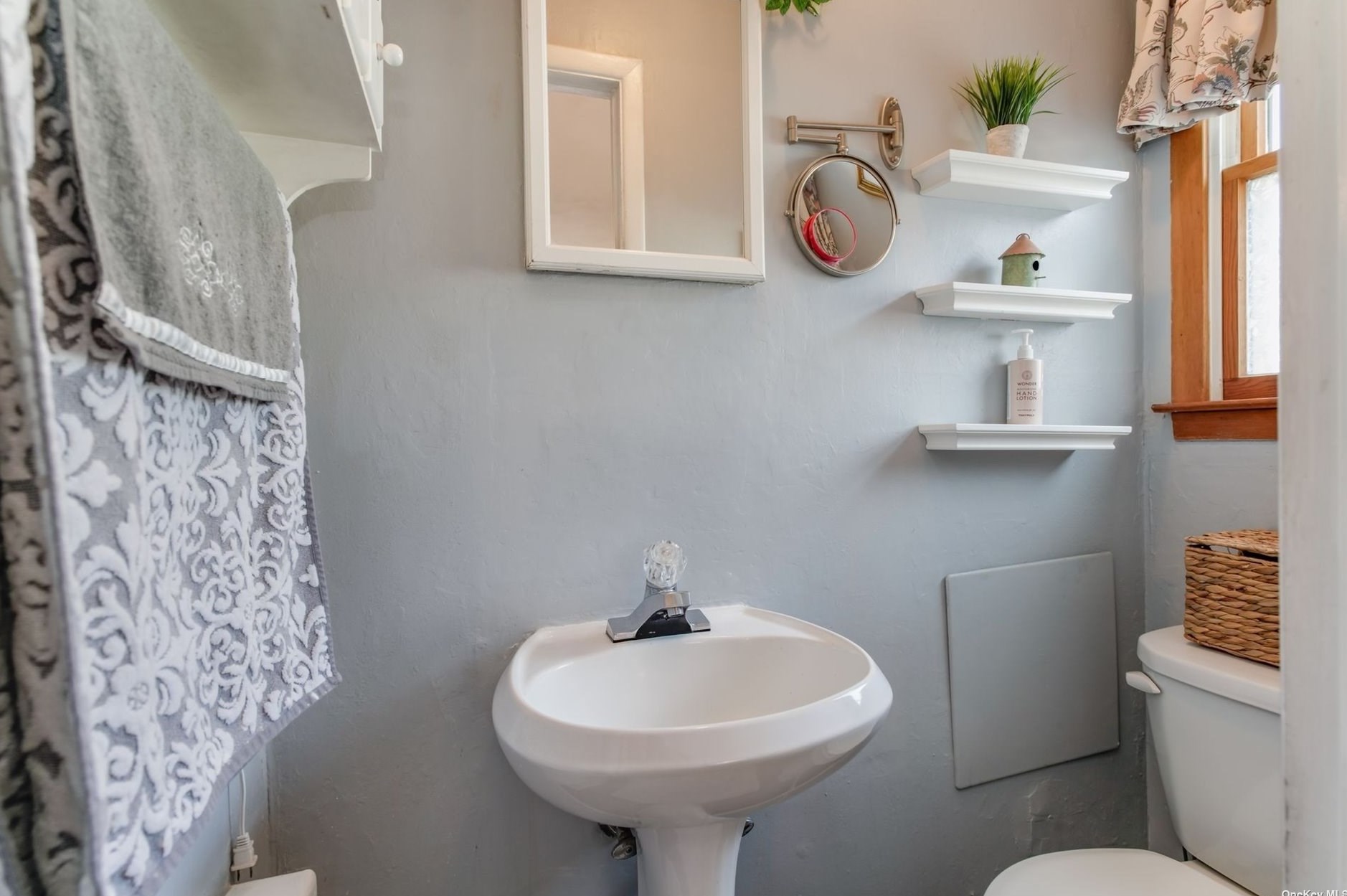 6 Cutting St, Hunt NY 11743-5522 exterior