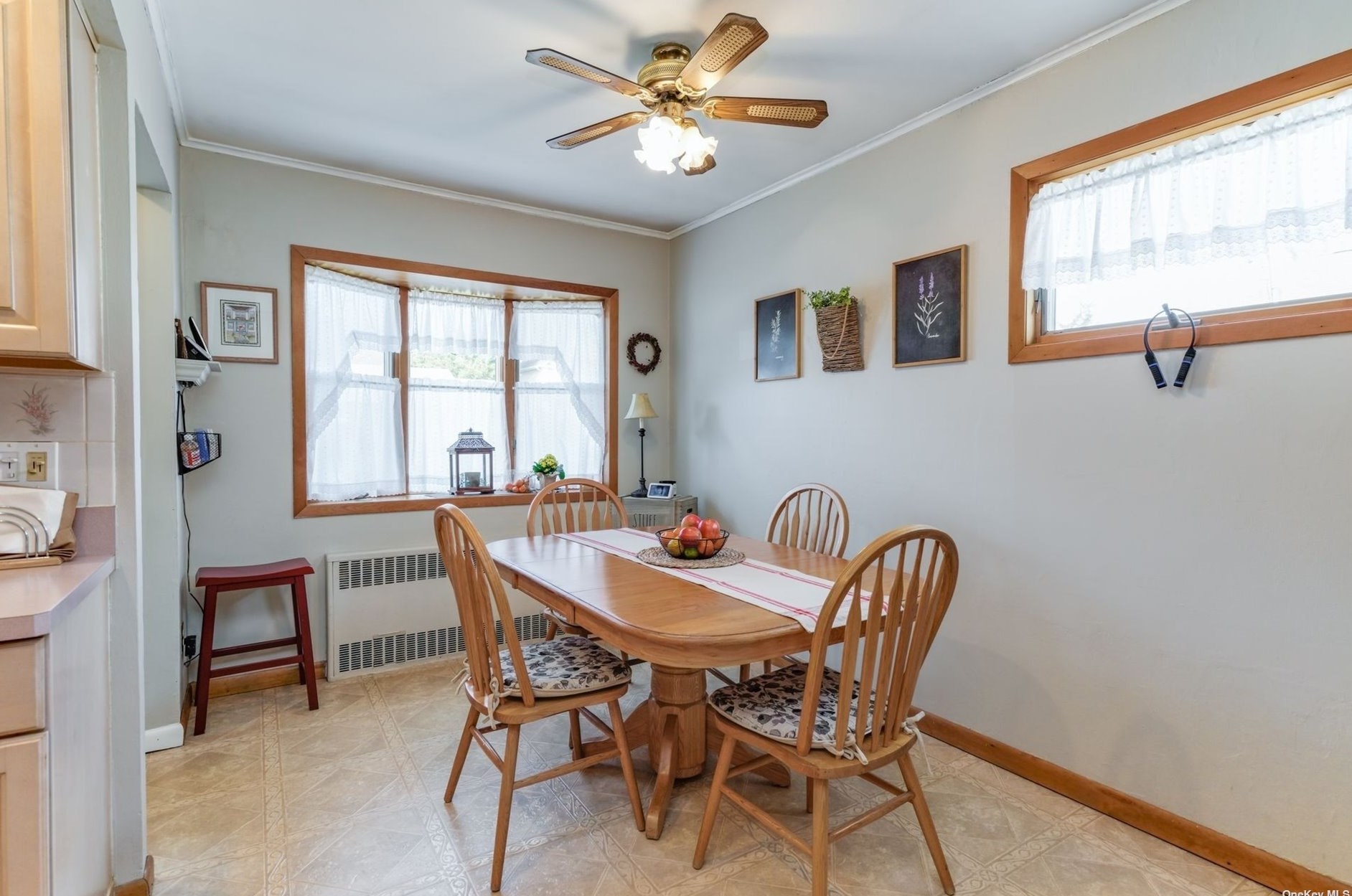 6 Cutting St, Hunt NY 11743-5522 exterior