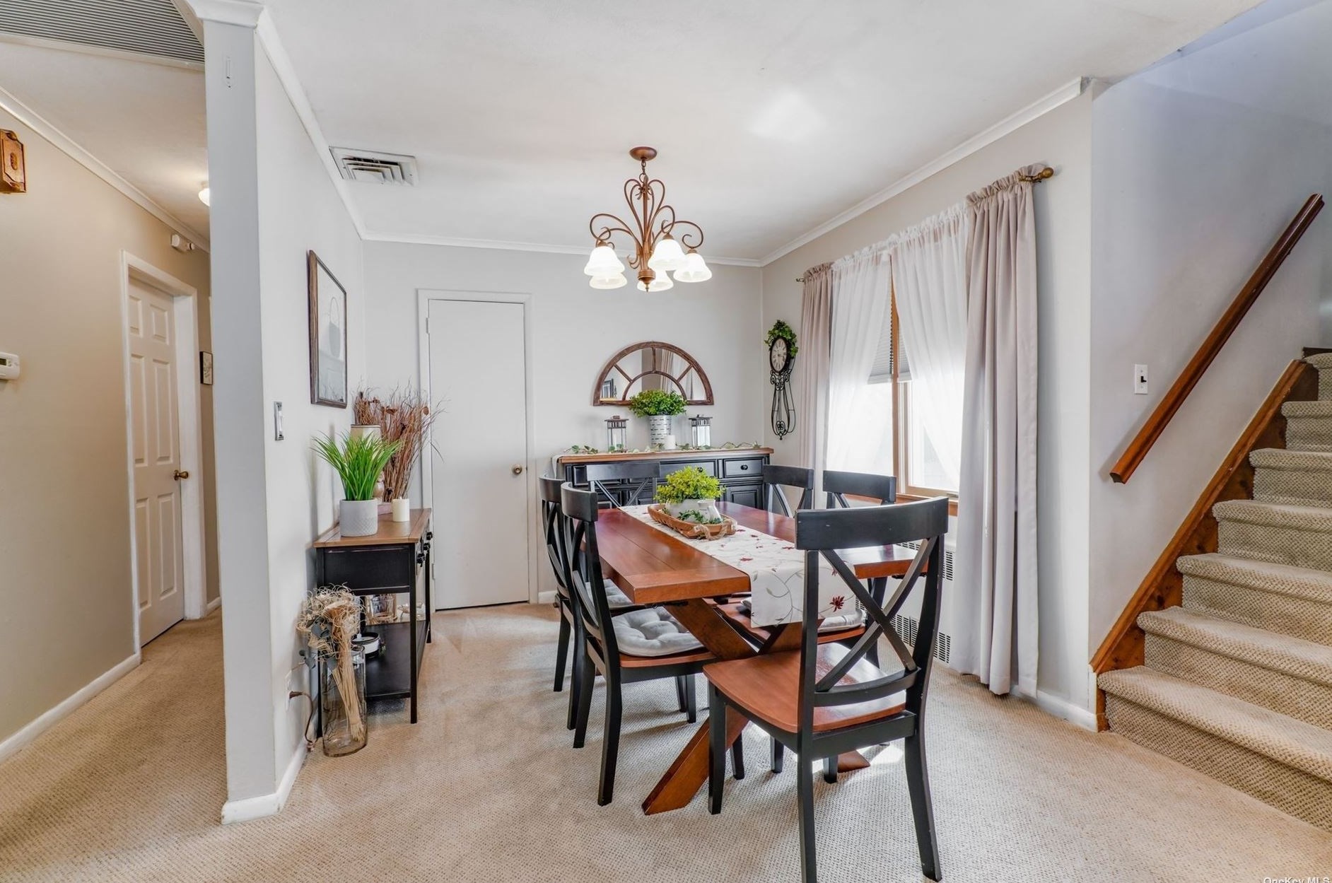 6 Cutting St, Hunt NY  11743-5522 exterior