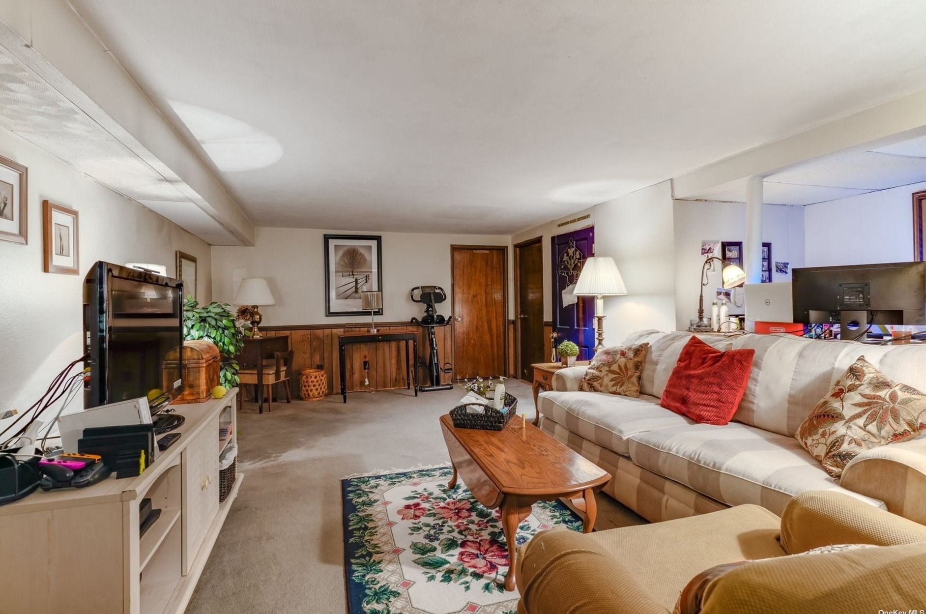 6 Cutting St, Hunt NY 11743-5522 exterior