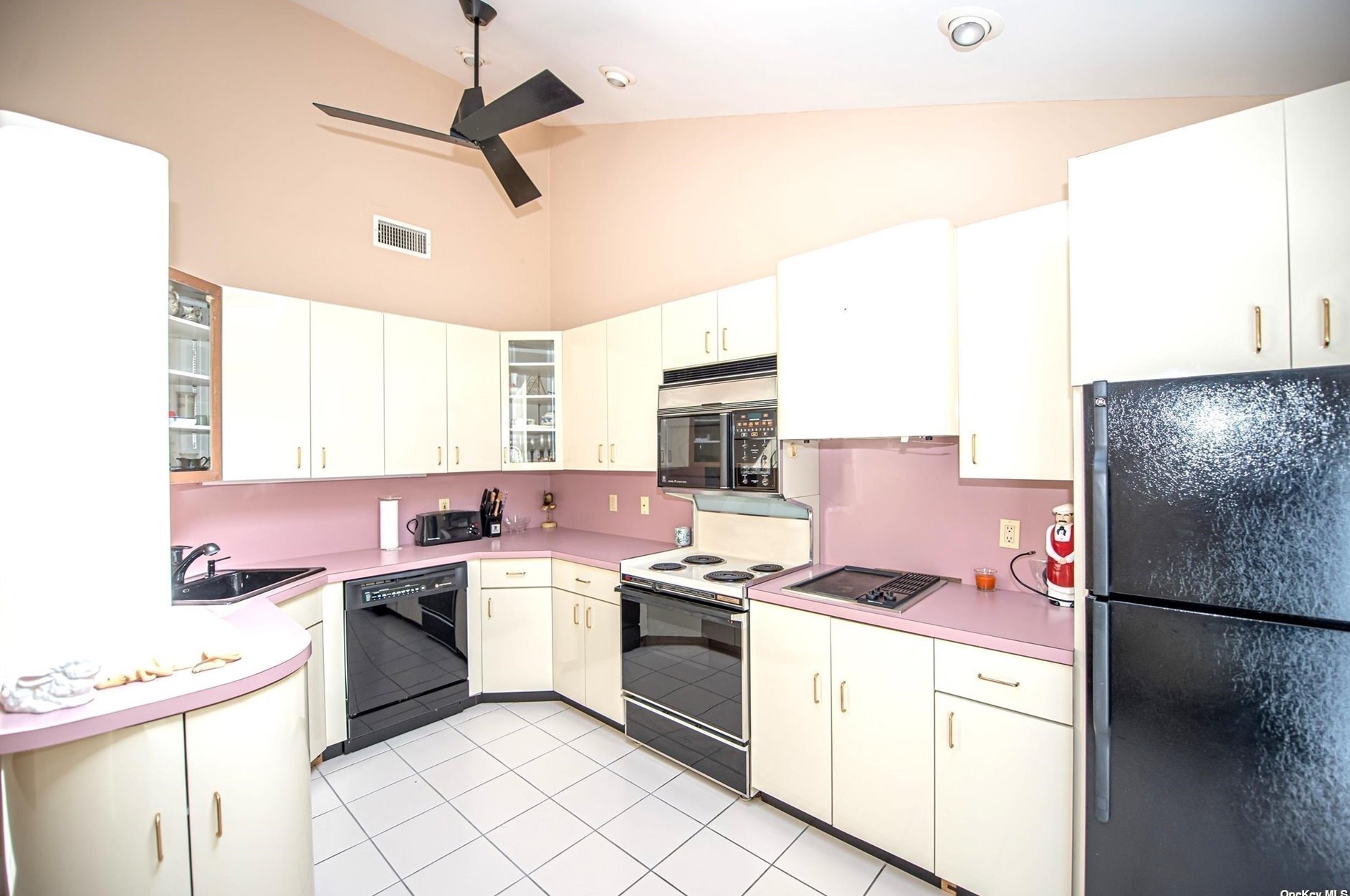 292 Holbrook Rd, Hauppauge NY  11779-1813 exterior