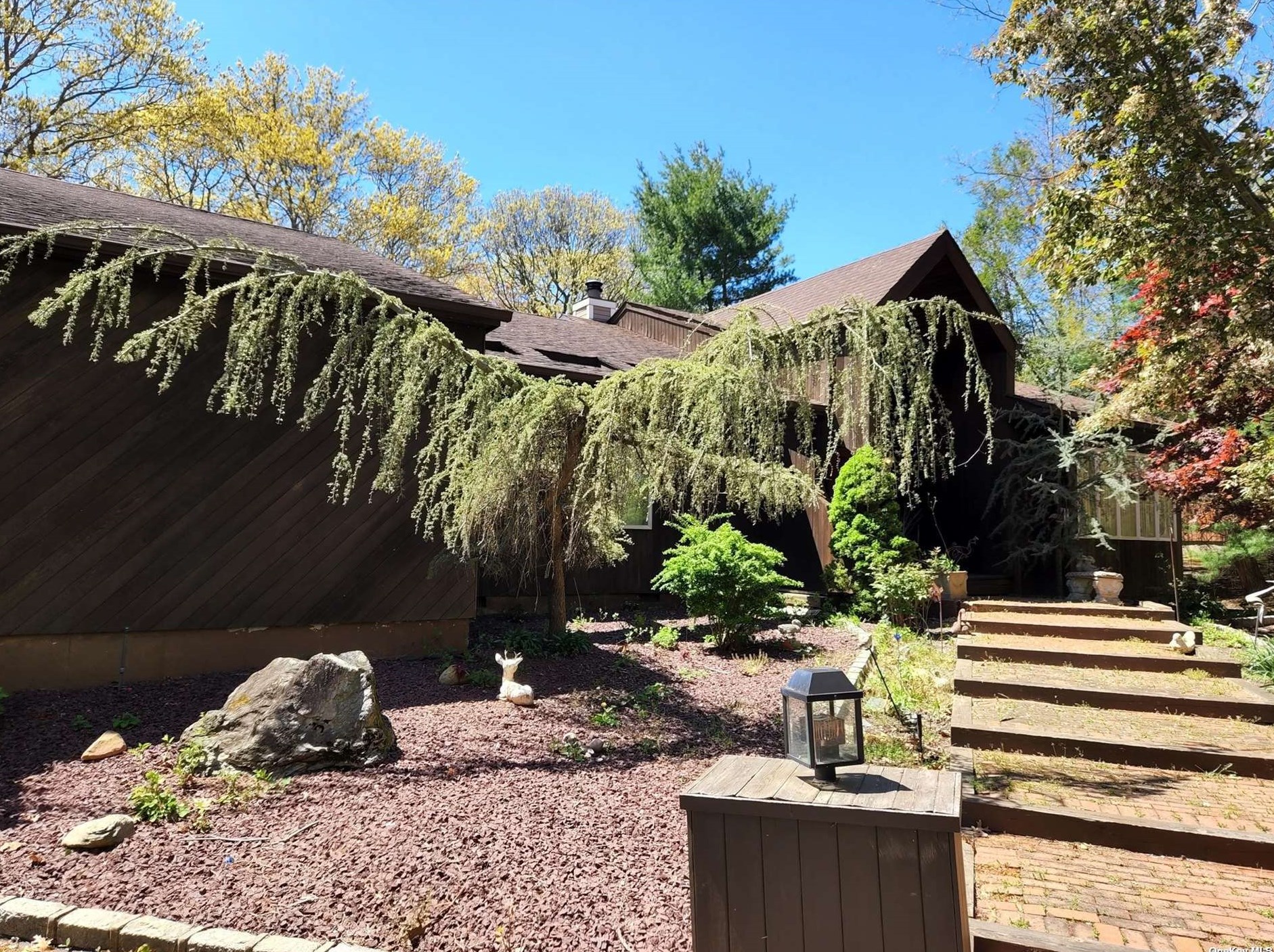 292 Holbrook Rd, Hauppauge NY  11779-1813 exterior