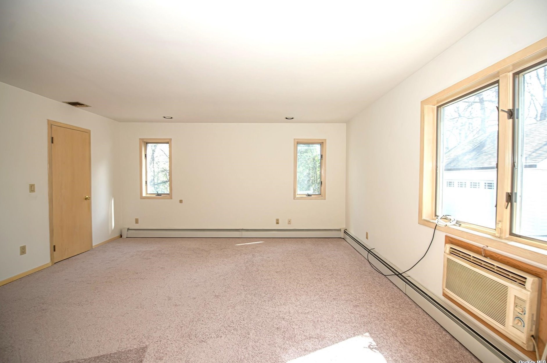 292 Holbrook Rd, Hauppauge NY  11779-1813 exterior