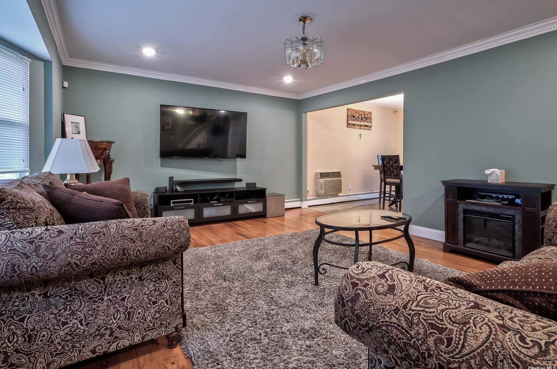 614 Woodbury Rd, Hicksville NY 11803-1012 exterior