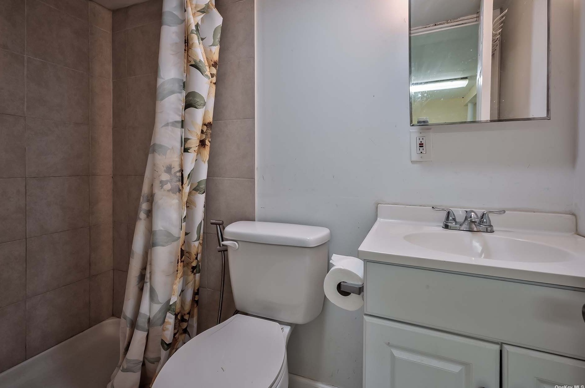 614 Woodbury Rd, Hicksville NY 11803-1012 exterior