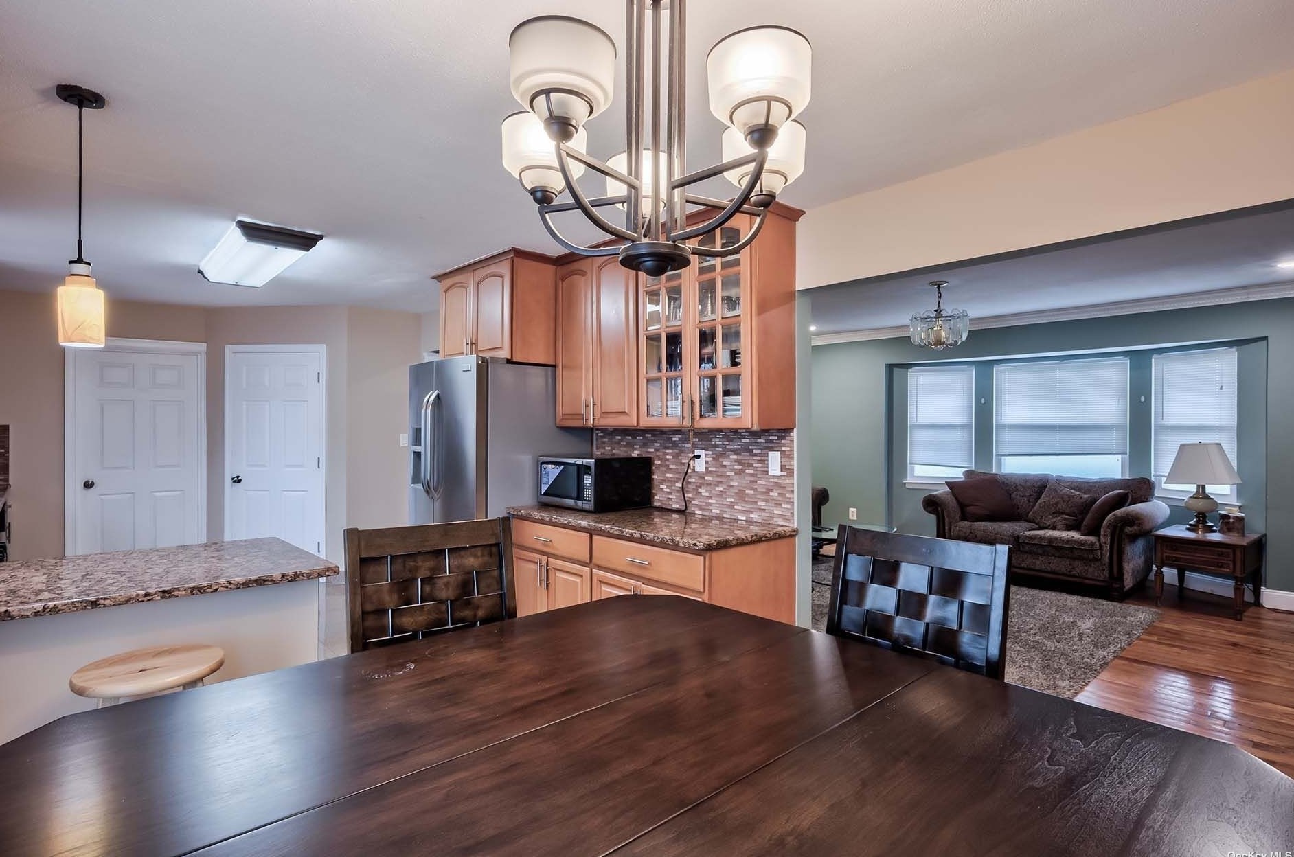 614 Woodbury Rd, Hicksville NY 11803-1012 exterior