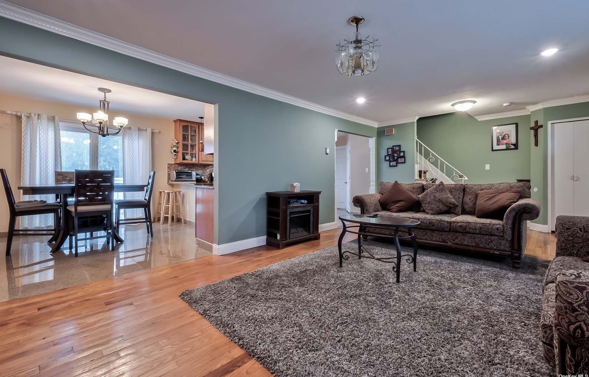 614 Woodbury Rd, Hicksville NY 11803-1012 exterior