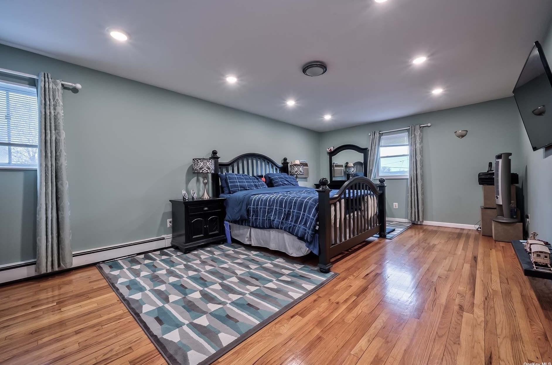 614 Woodbury Rd, Hicksville NY 11803-1012 exterior