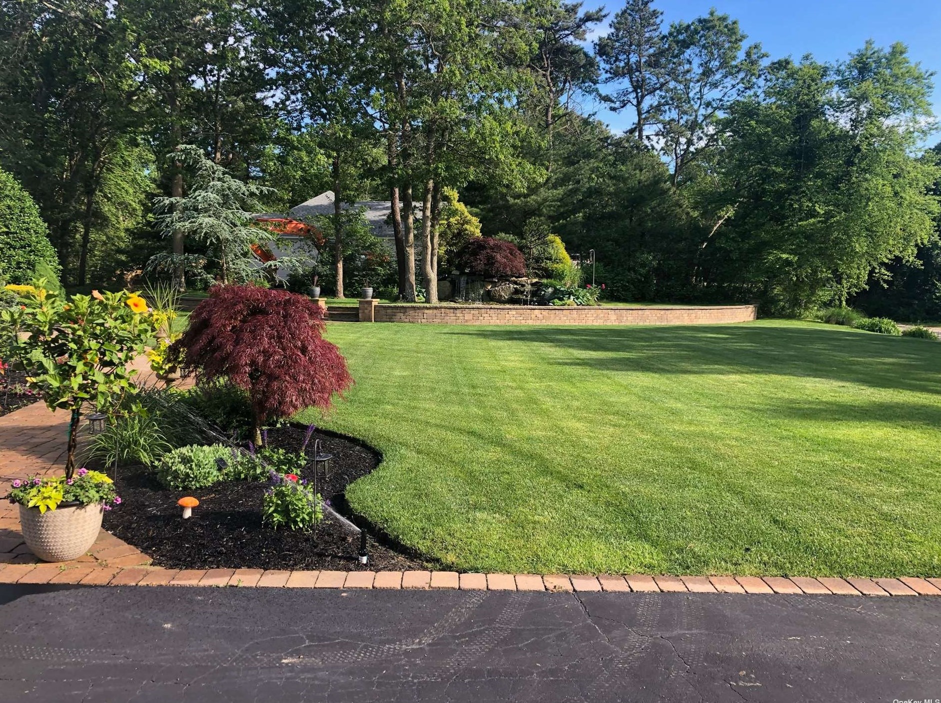 9 Wessel Ln, Gordon Heights NY  11763-3510 exterior
