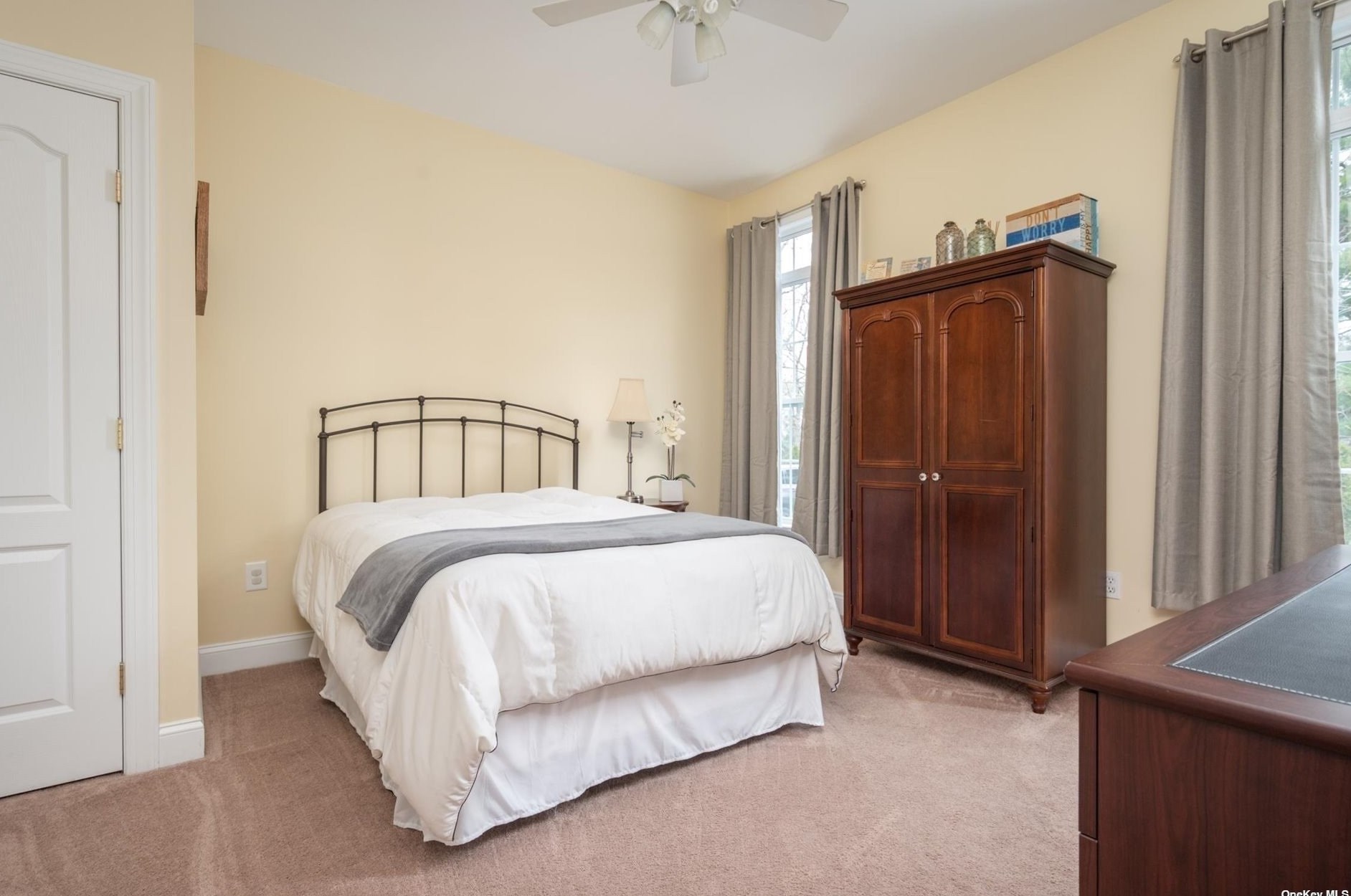 9 Wessel Ln, Gordon Heights NY  11763-3510 exterior